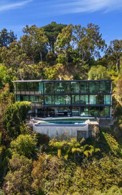 Luxurious Glass Mansion with Pool, Jacuzzi, Sauna