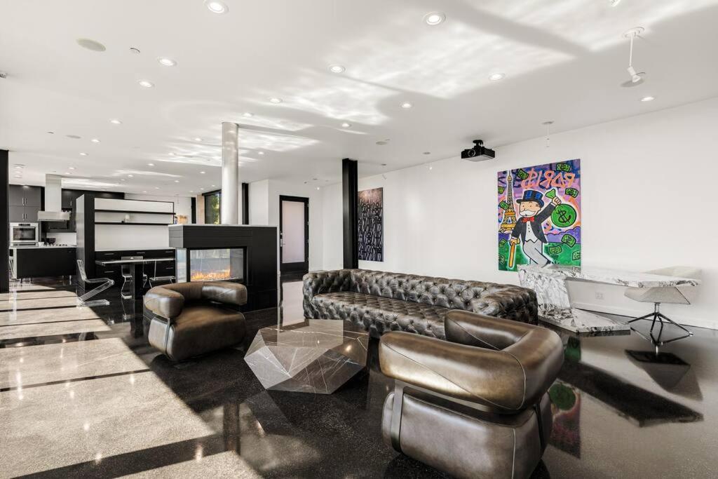 Luxurious Glass Mansion with Pool, Jacuzzi, Sauna