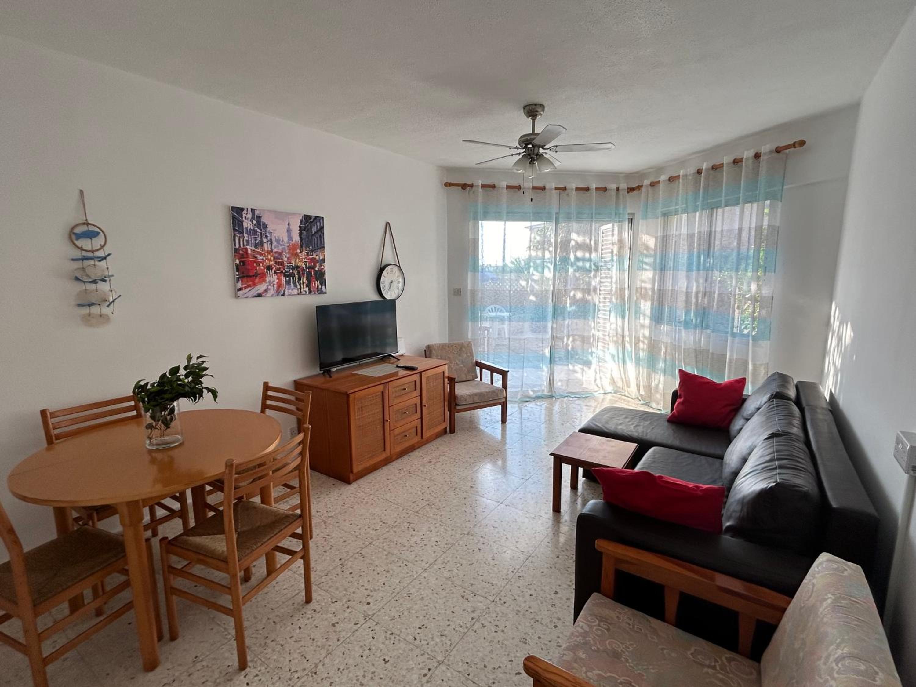 Seaview apartment with garden & pool
