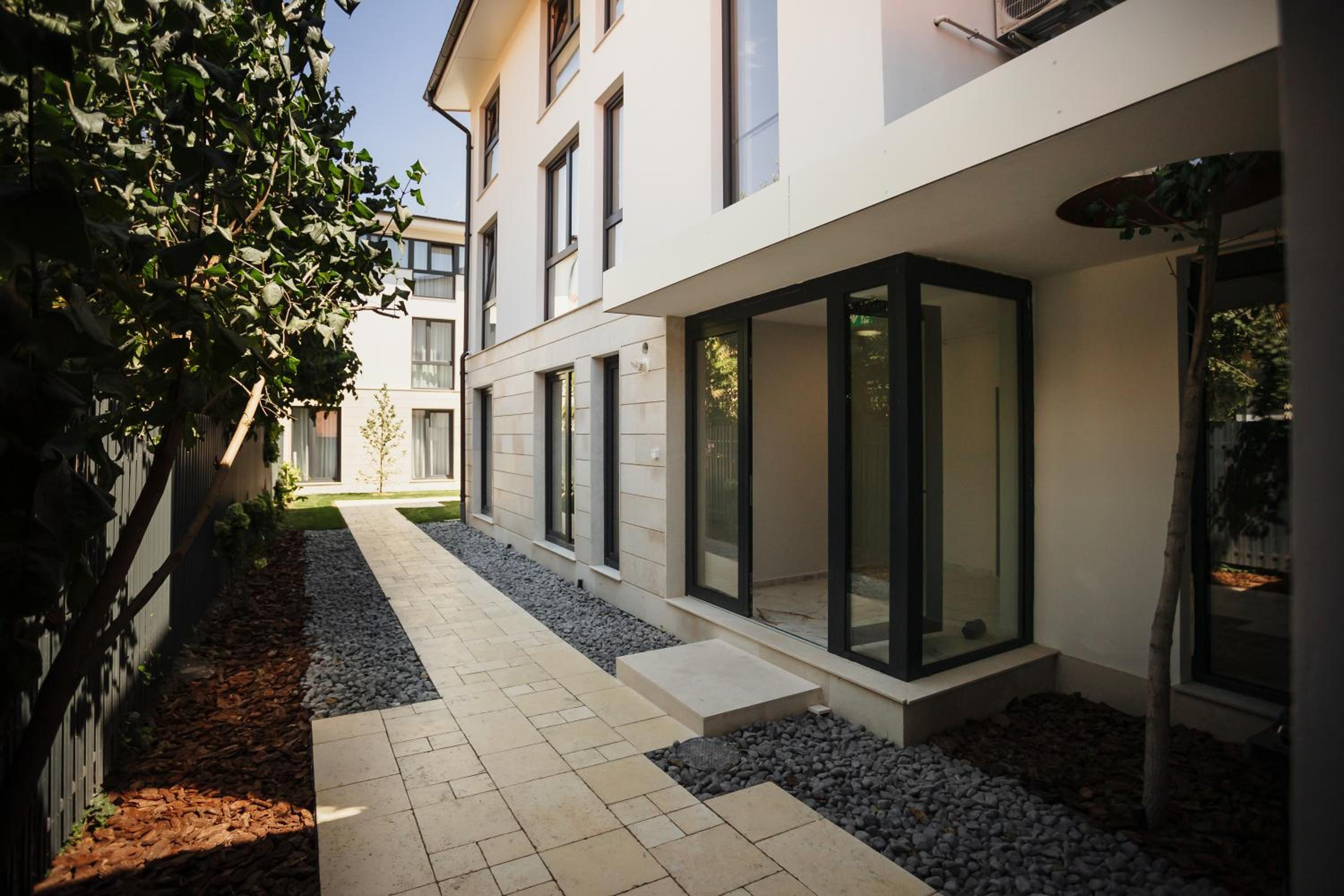 Hotel Bloom Downtown Suites - Image 1