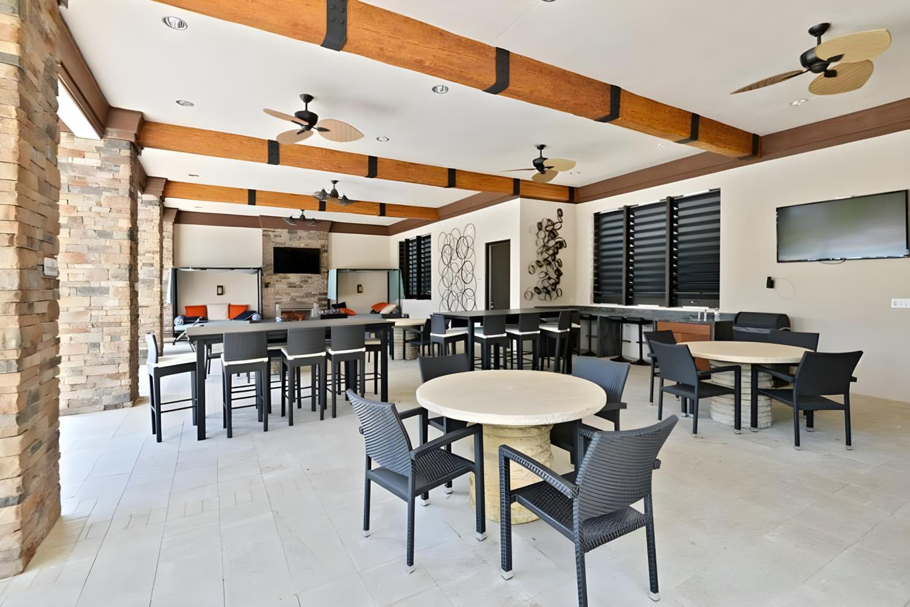 DLuxx Summer Vacation Home at Solterra Resort 7391