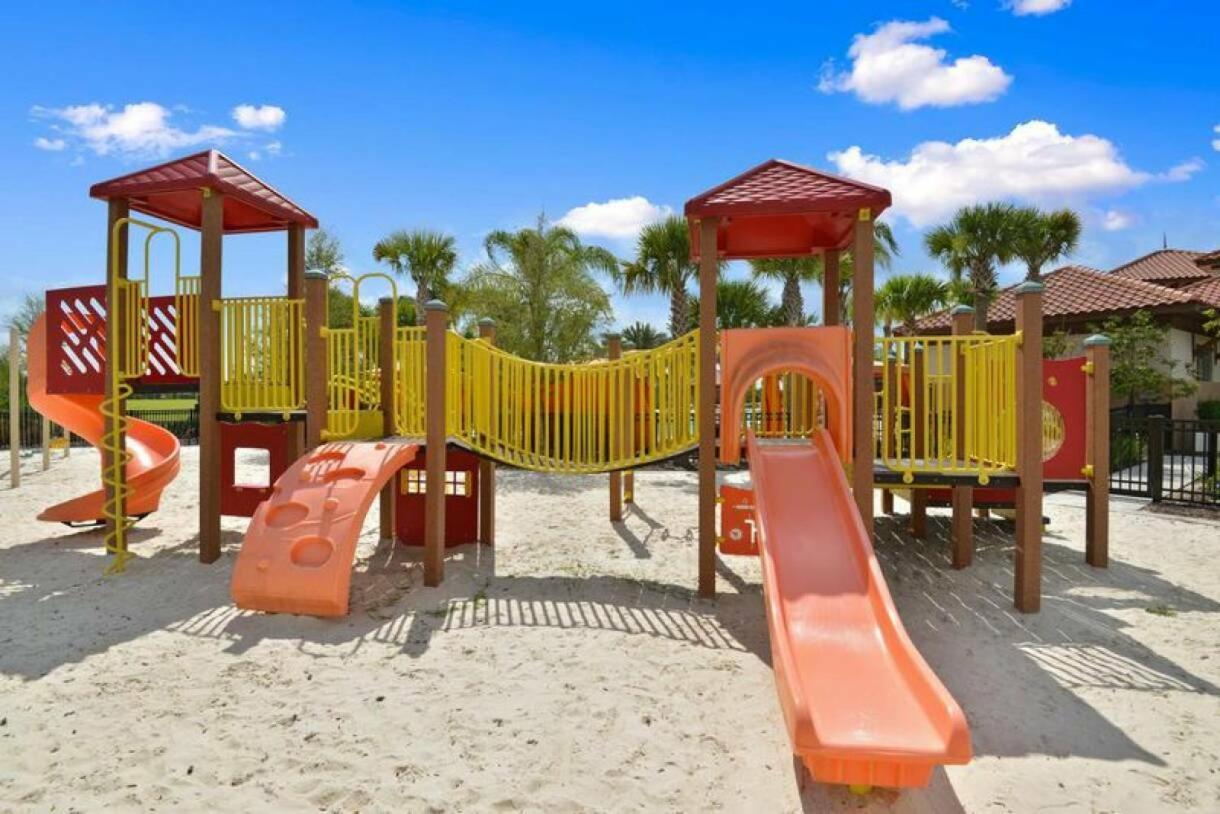 DLuxx Summer Vacation Home at Solterra Resort 7391