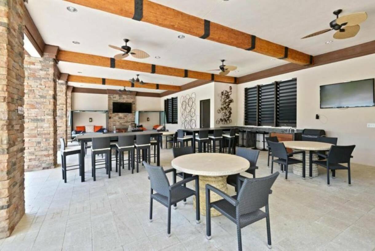 DLuxx Summer Vacation Home at Solterra Resort 7391