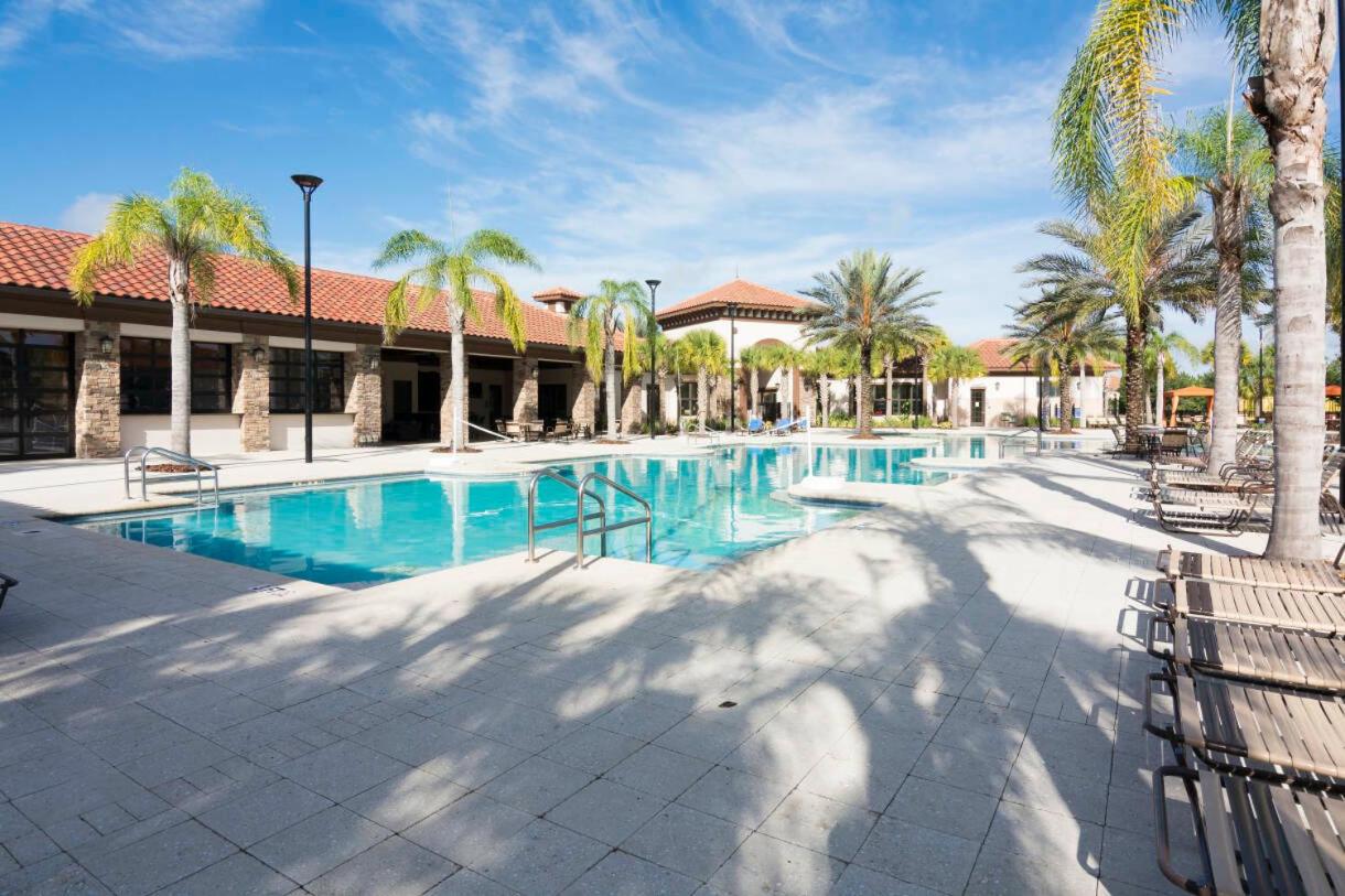 DLuxx Summer Vacation Home at Solterra Resort 7391