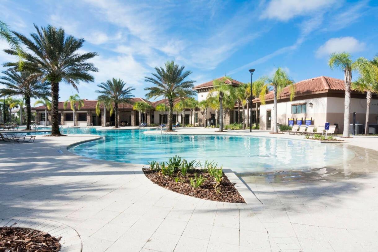 DLuxx Summer Vacation Home at Solterra Resort 7391