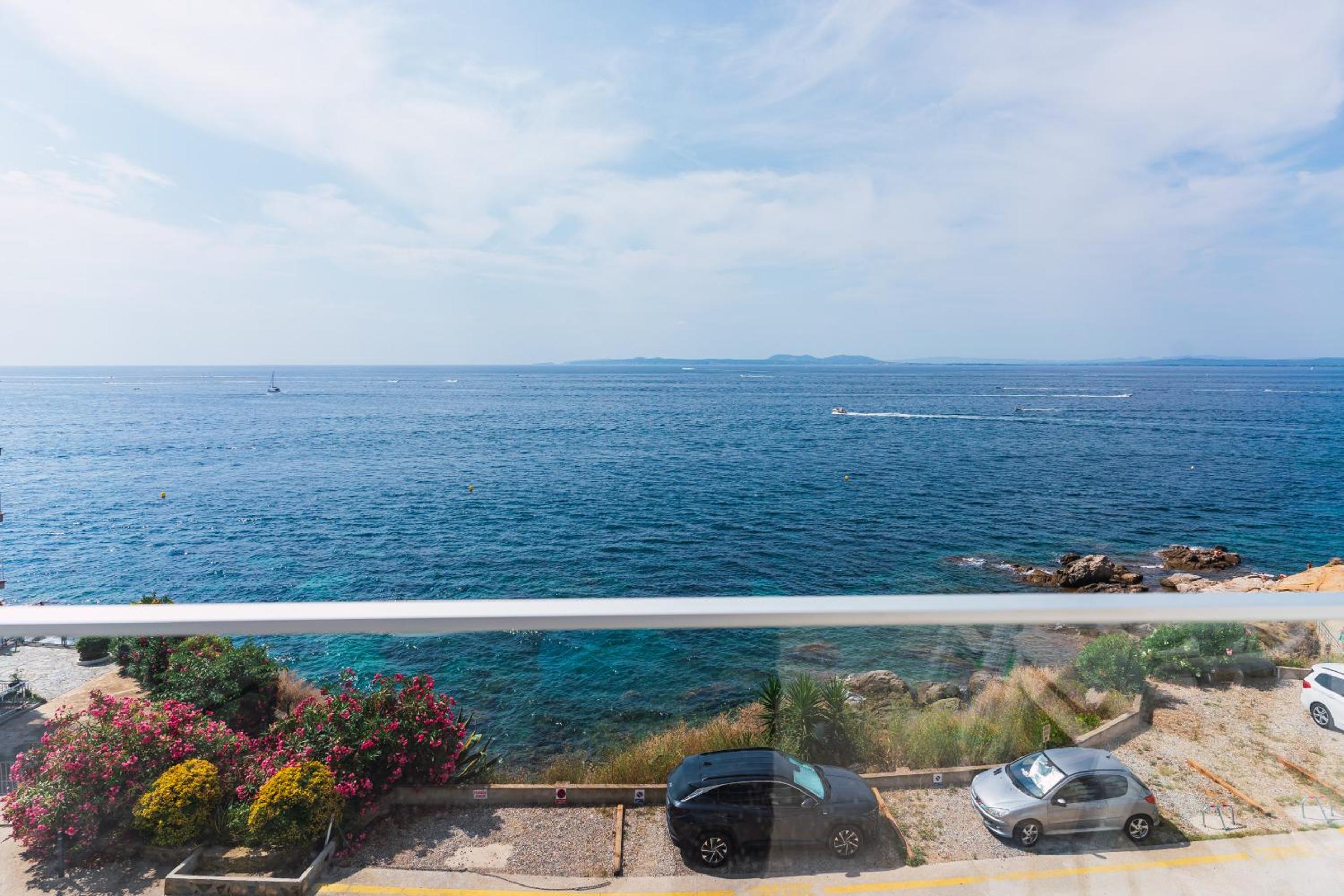 WELCS APARTAMENTO 181 EMP con vistas al mar view 3