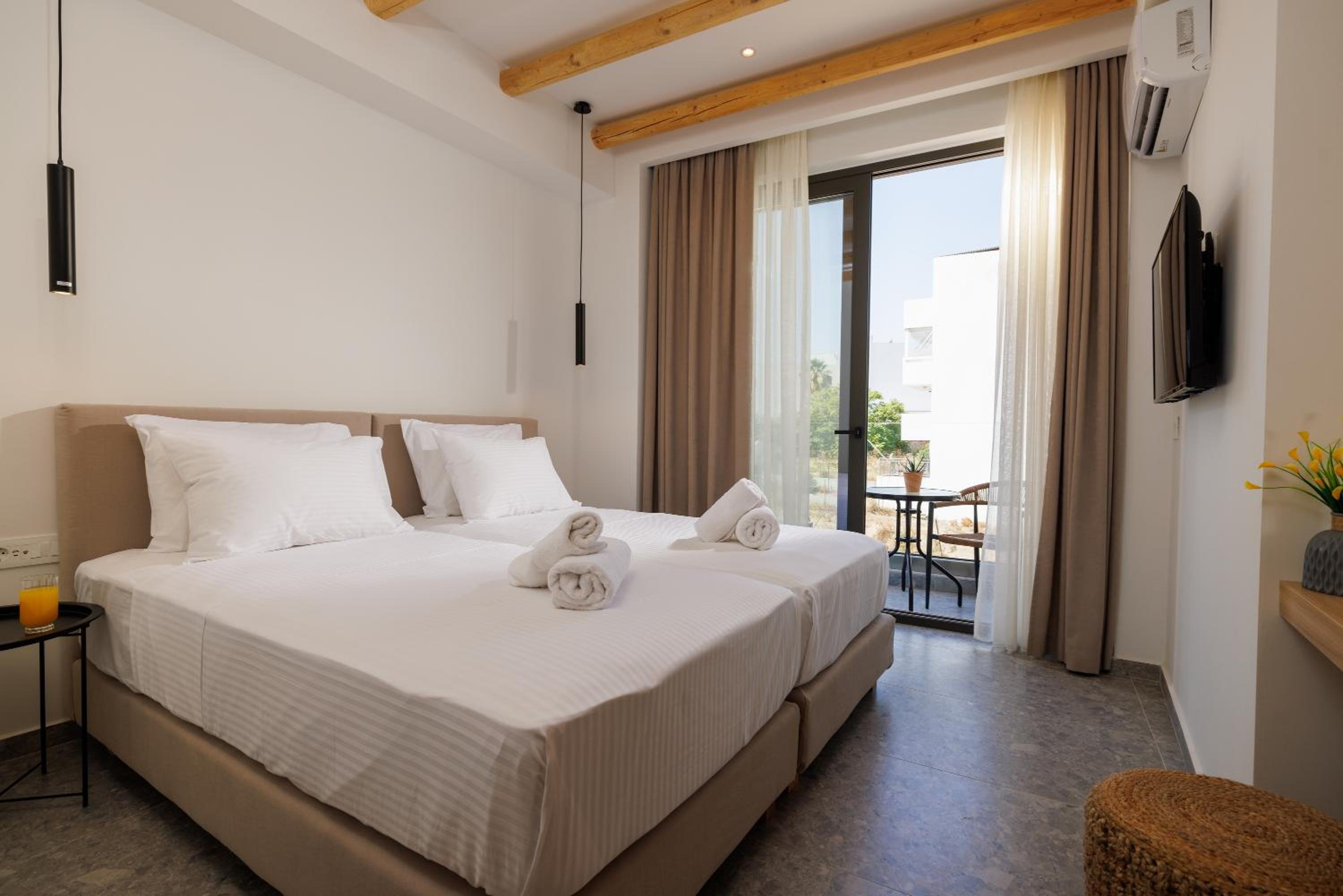 Soho SeaFront Suites photo 5