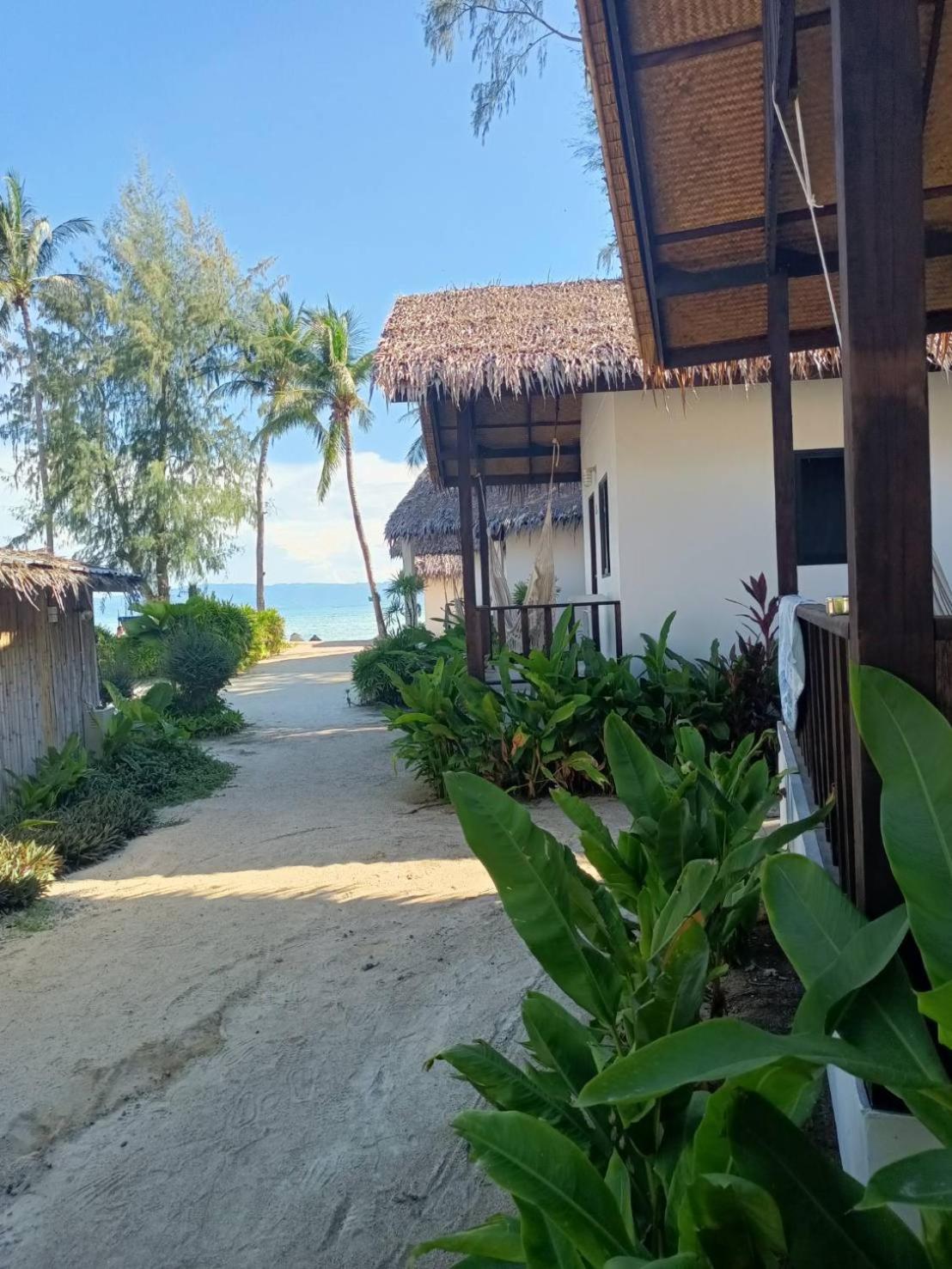 Sarana Bungalows view 5