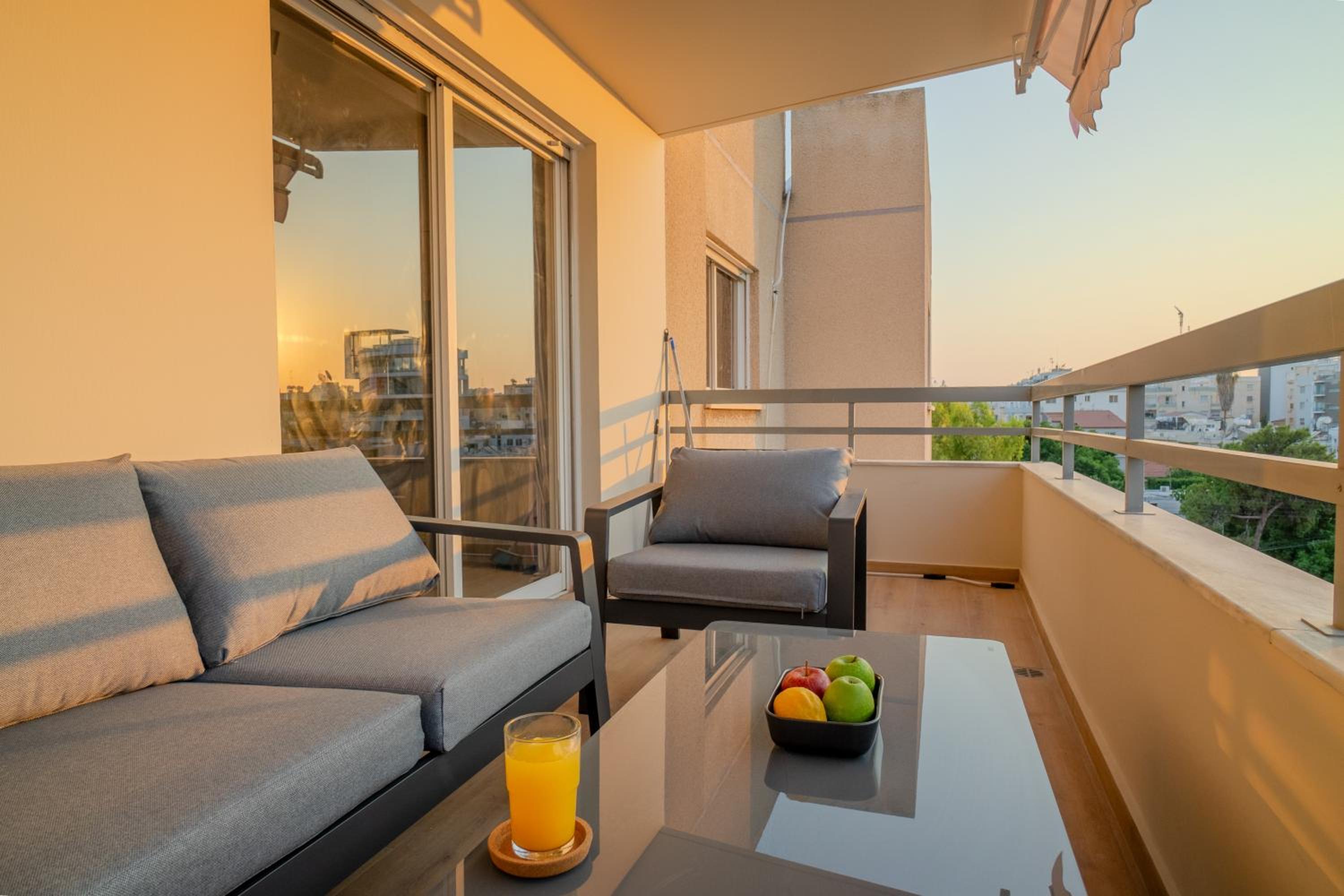 Perfect for families, Beach 3 Min away, Brand New