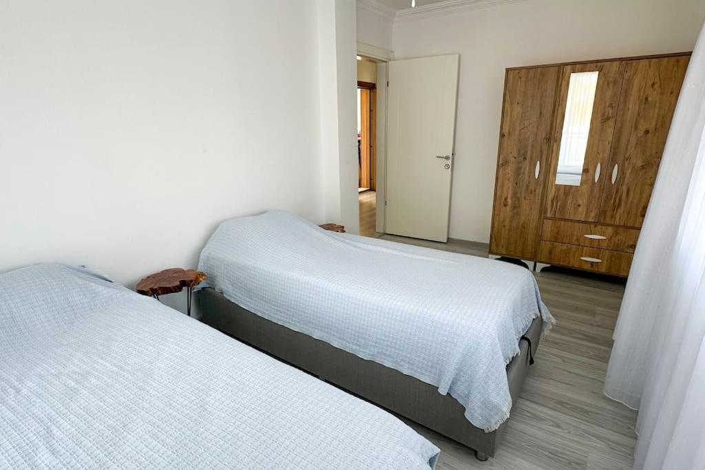 Deniz kenarinda tatil