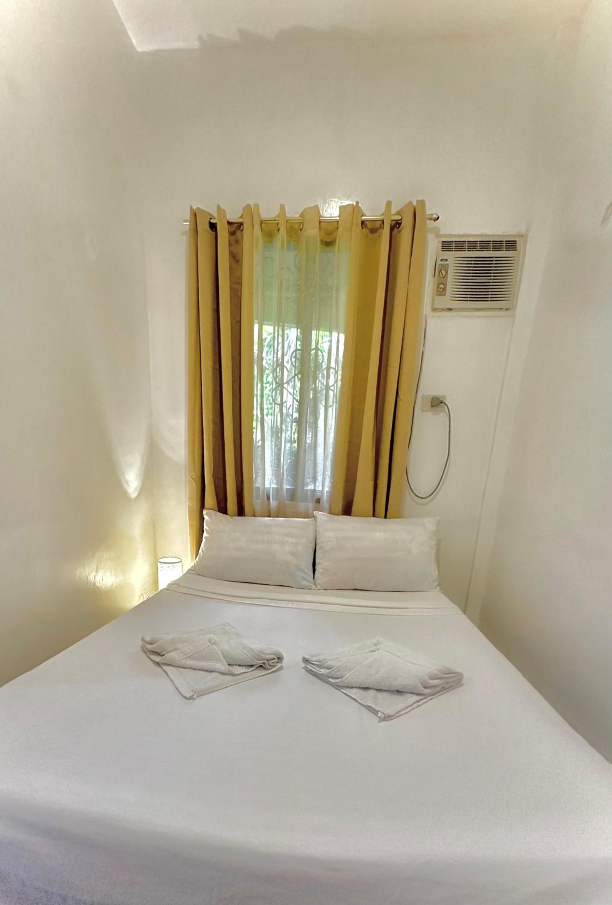RRJ Bungalow 1Br, 2Aircon 4 minutes walk to the beach view 4
