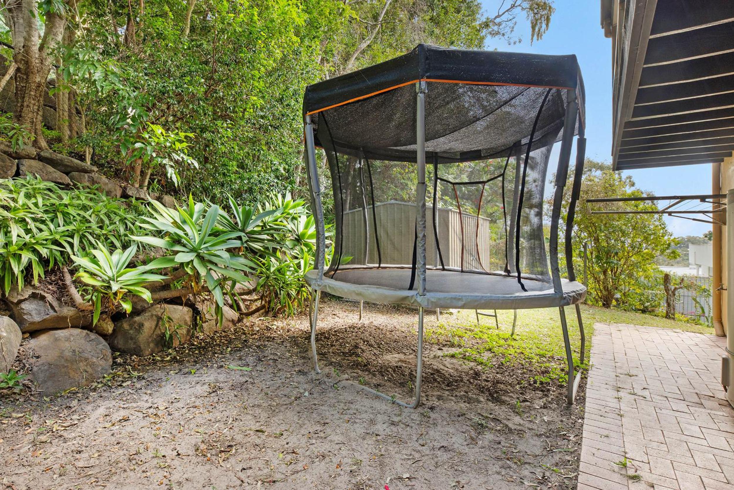 Burleigh Tree House Ocean Views Walk to Creek