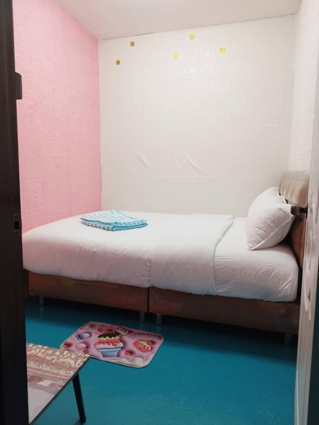 D​ Luck​ Hostel