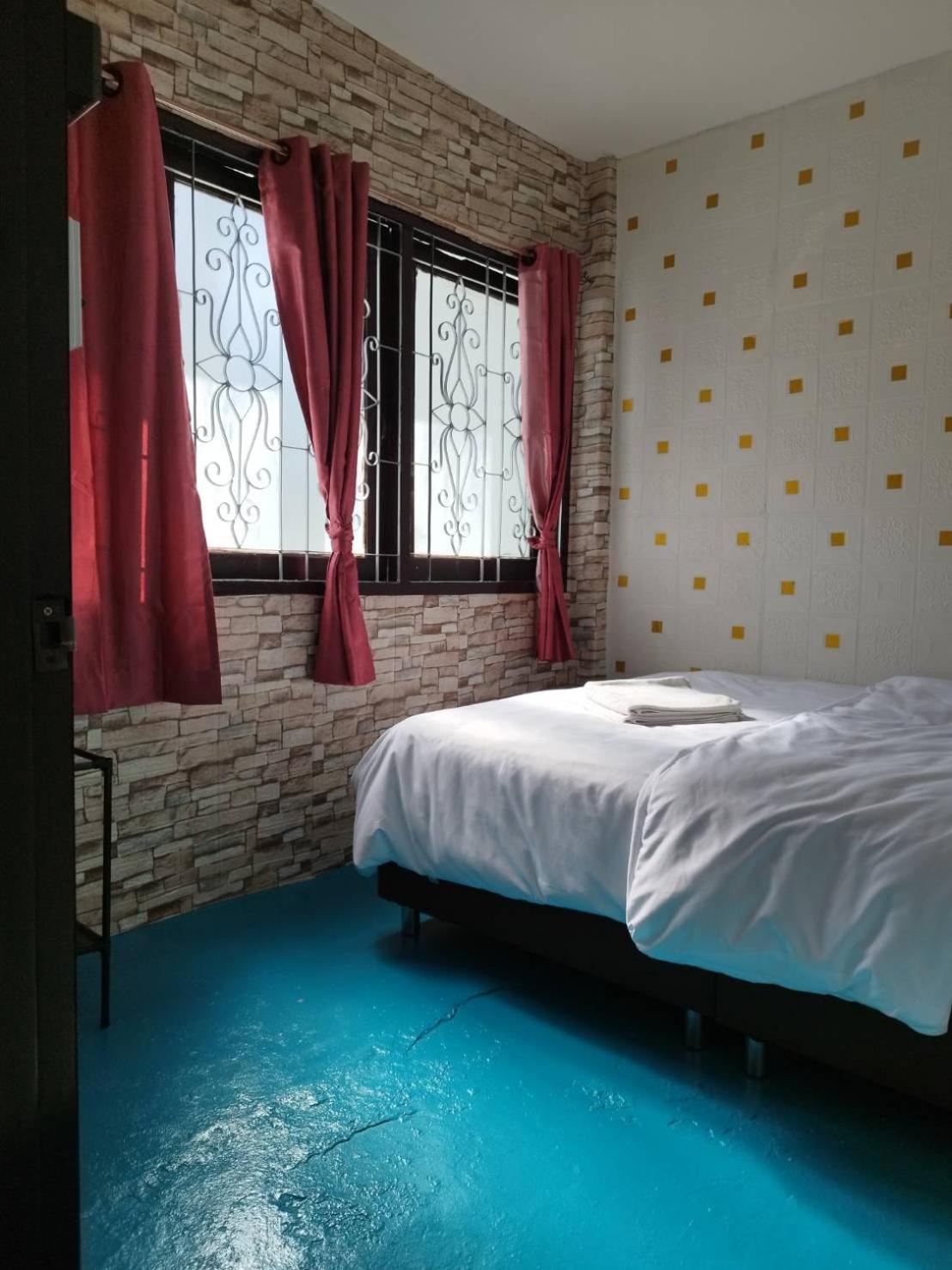 D​ Luck​ Hostel