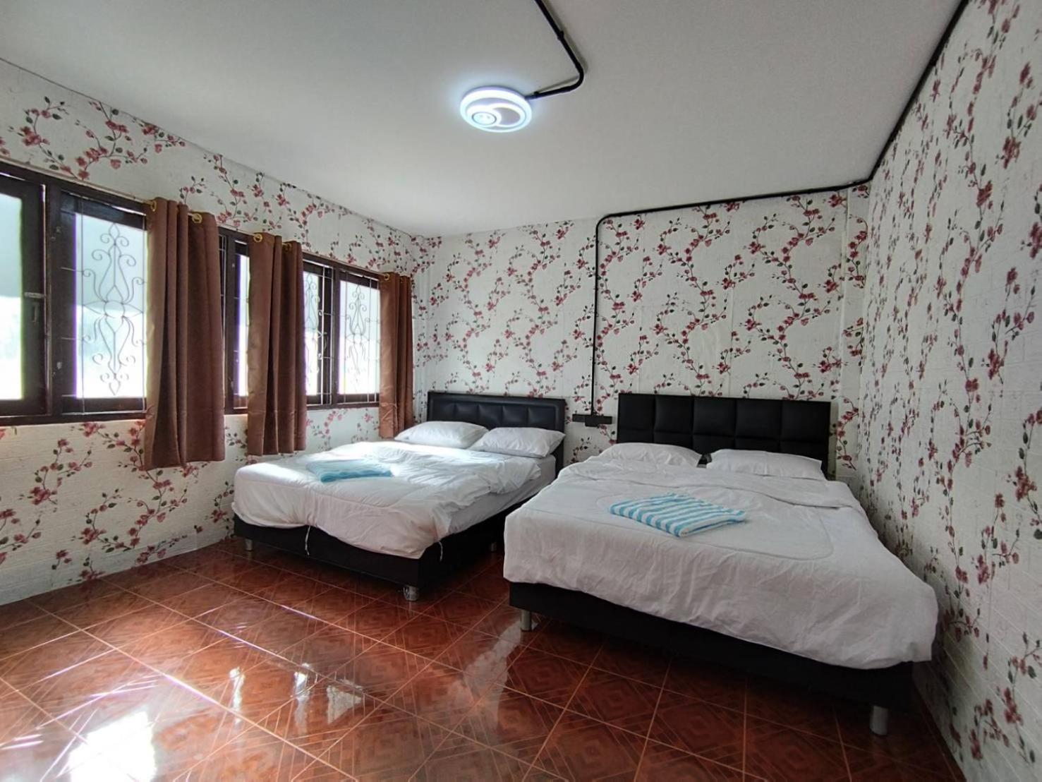D​ Luck​ Hostel