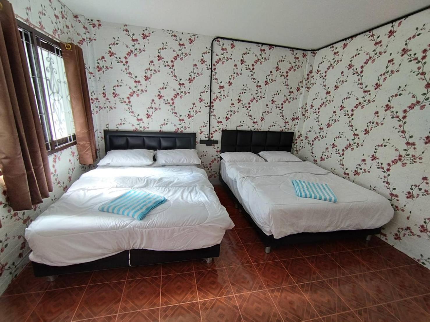 D​ Luck​ Hostel