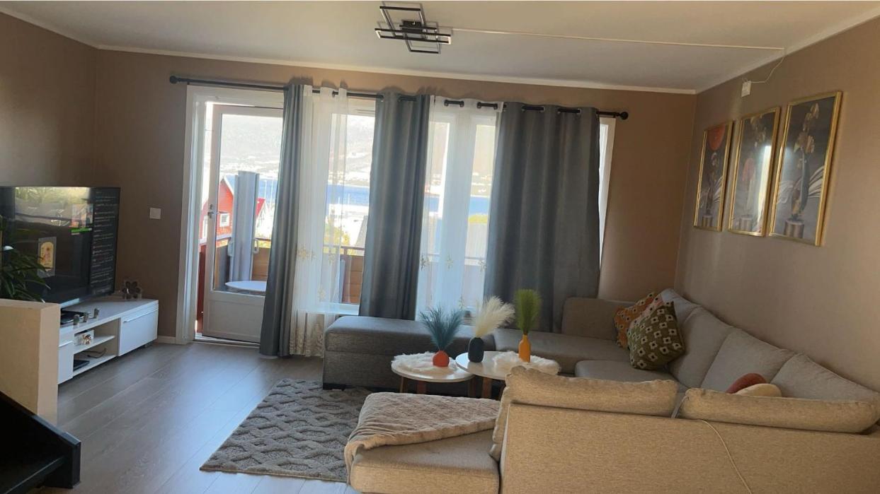 3-Bed House Sleeps 8 - Ev Charger - Balcony