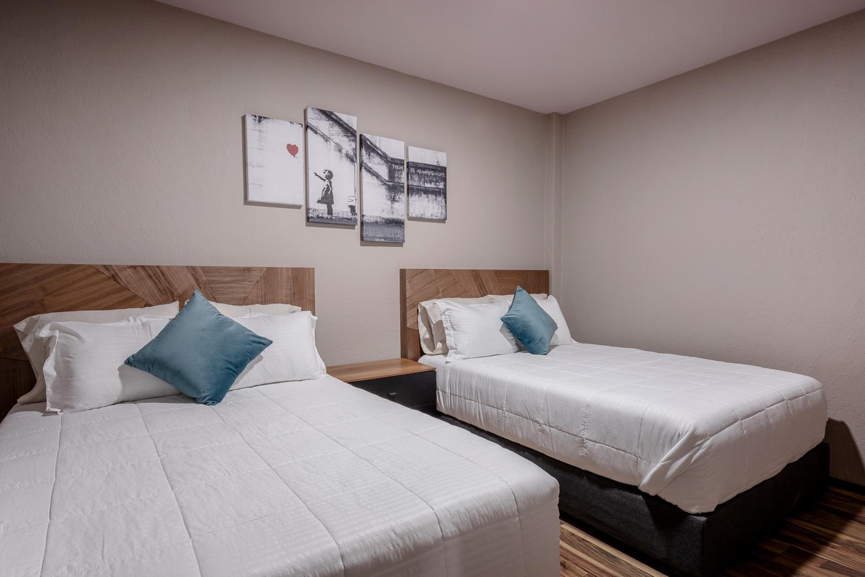 Luxury Downtown Apartment with City Views photo 5