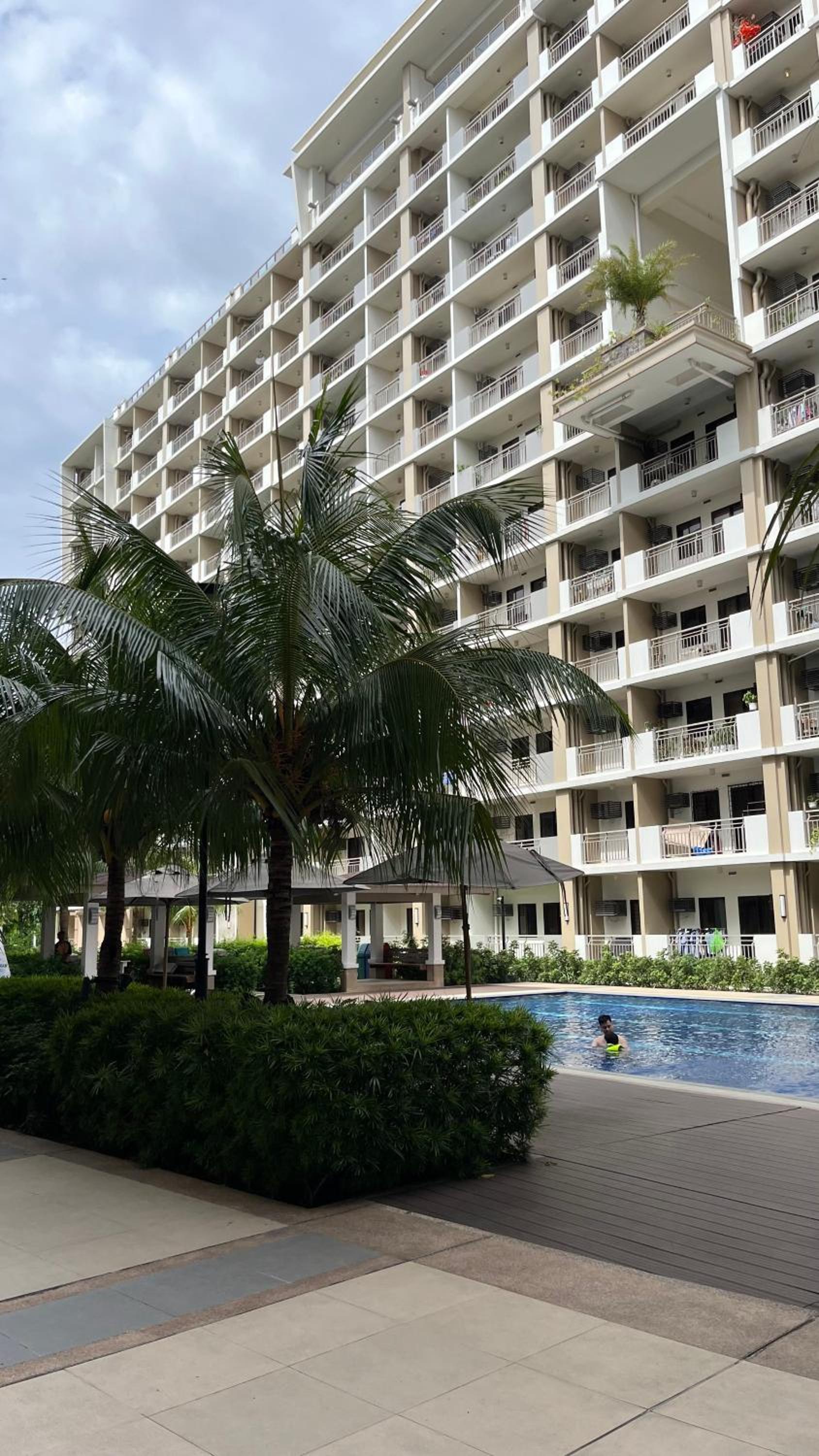 Modern 1BR Stay in Calathea Place - Just 15 mins away to NAIA w 360 Roof deck and Amazing Pool! view 5
