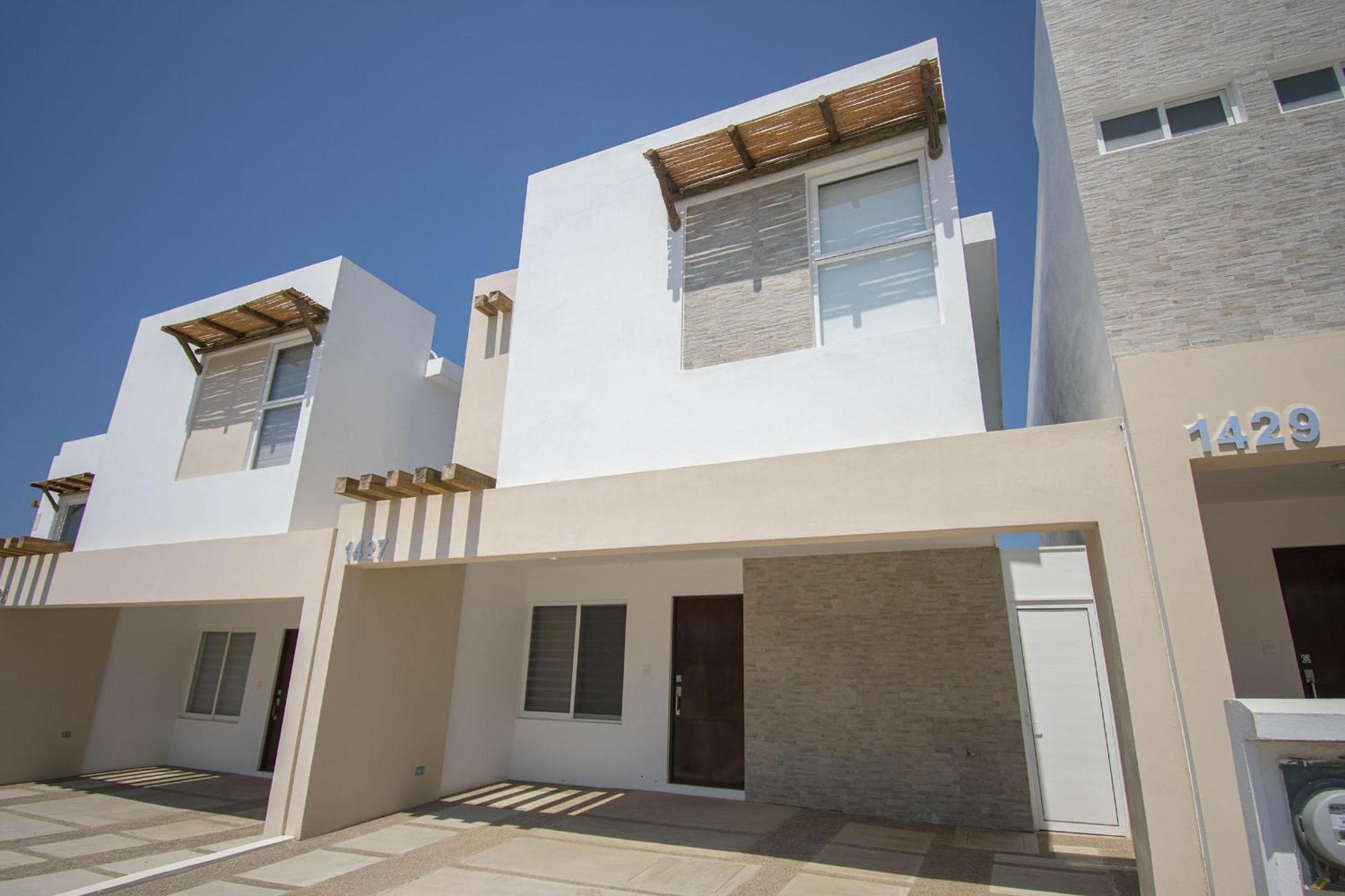 Almarena Residential-Ten Minute Walk To Cerritos Beach