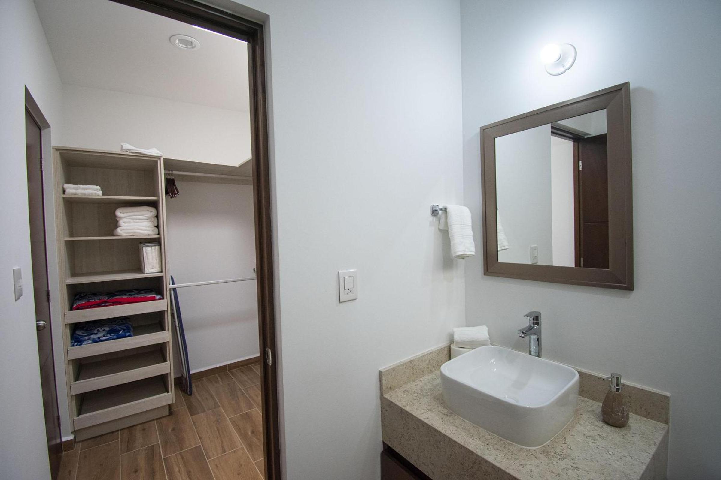 Almarena Residential-Ten Minute Walk To Cerritos Beach