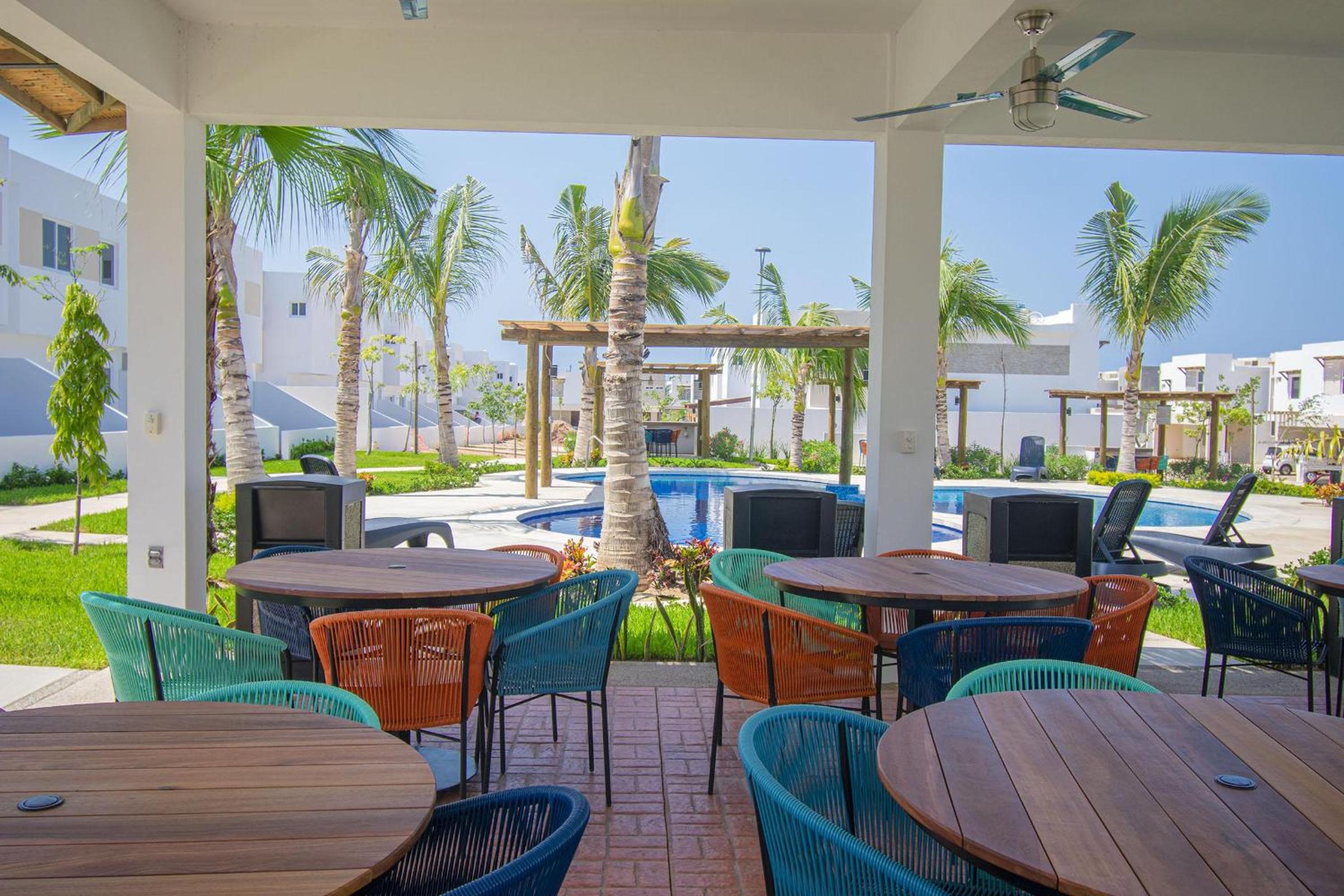 Almarena Residential-Ten Minute Walk To Cerritos Beach