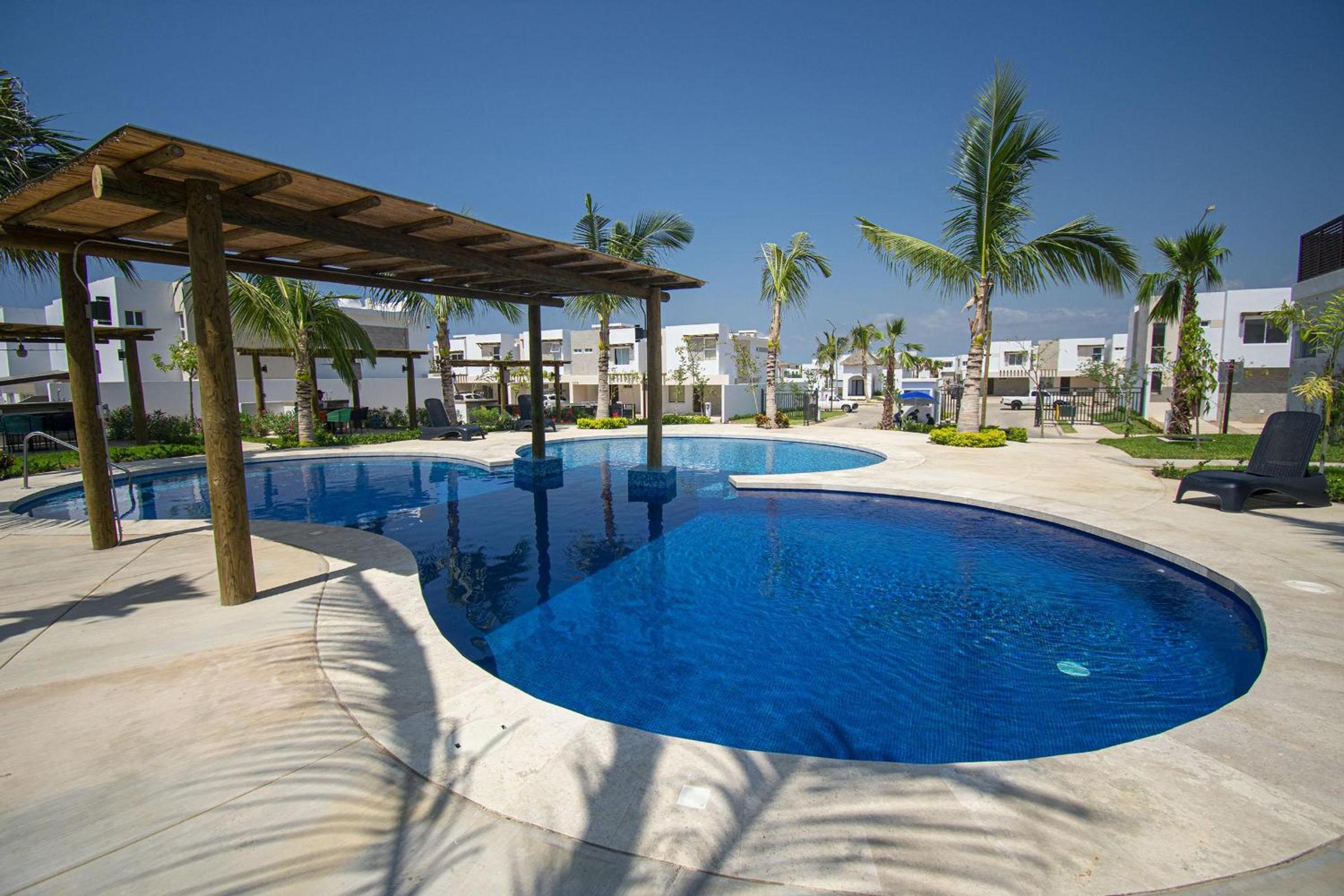 Almarena Residential-Ten Minute Walk To Cerritos Beach