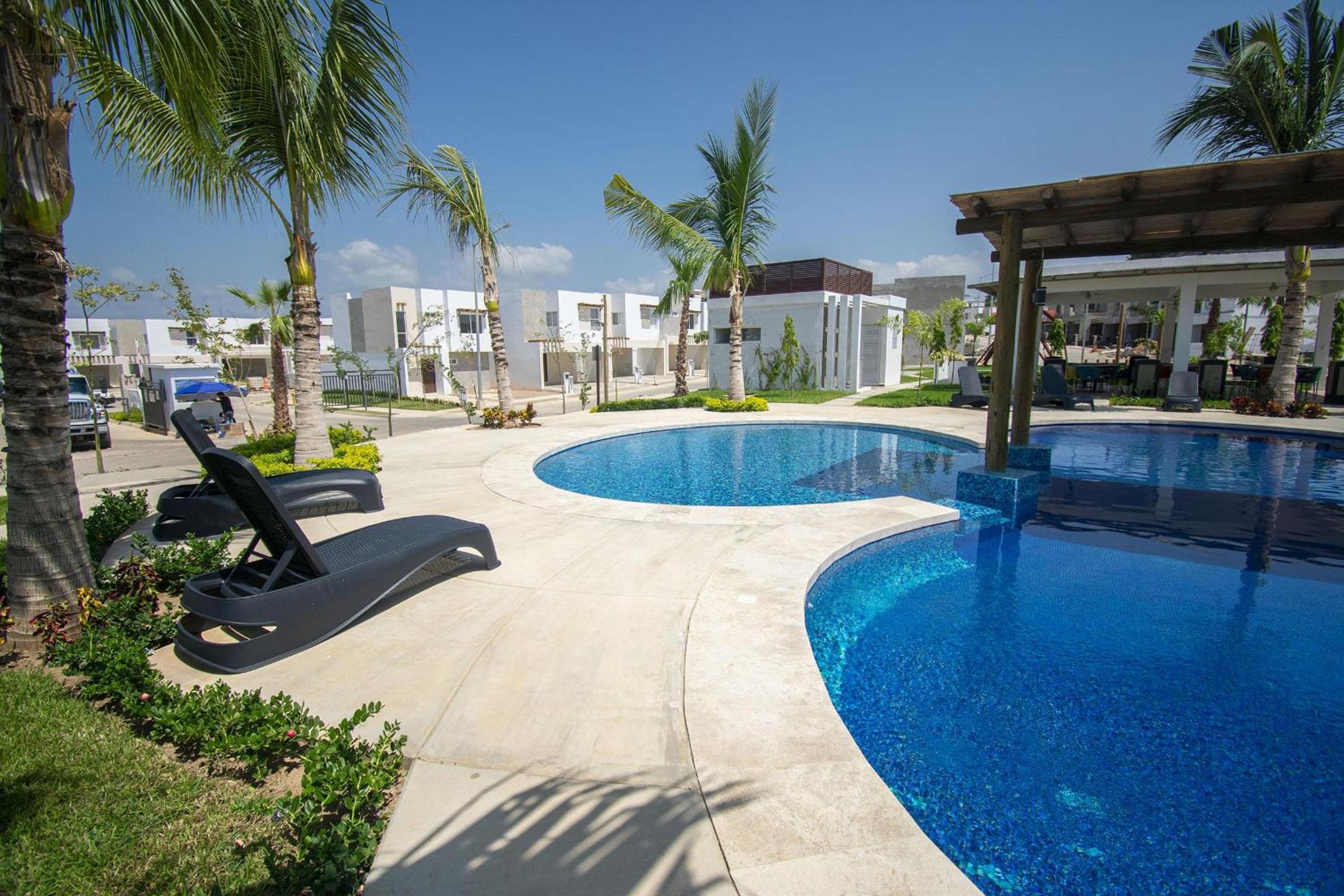 Almarena Residential-Ten Minute Walk To Cerritos Beach