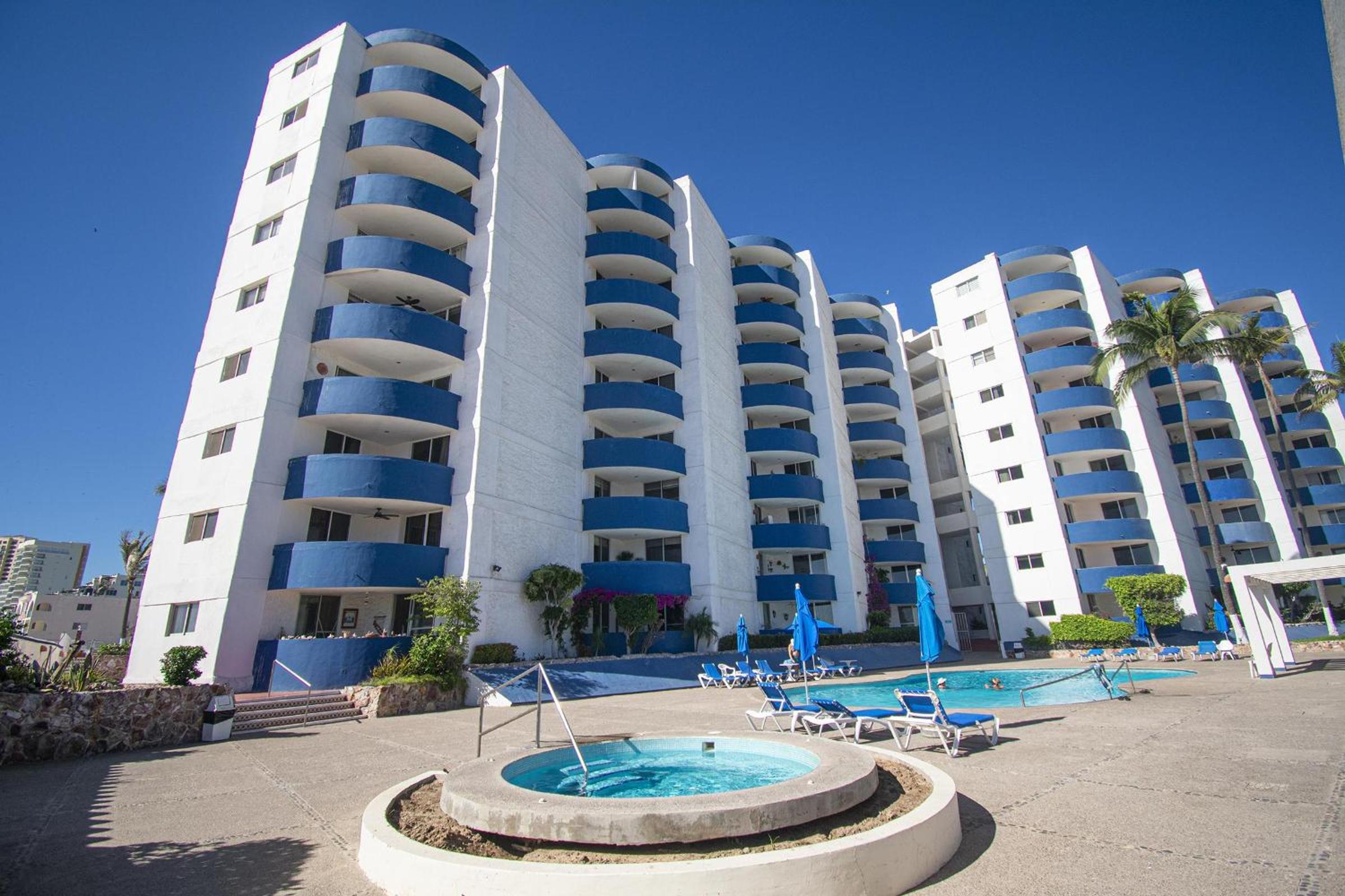 La Marina Tenis A Beachside 1 Bedroom view 3