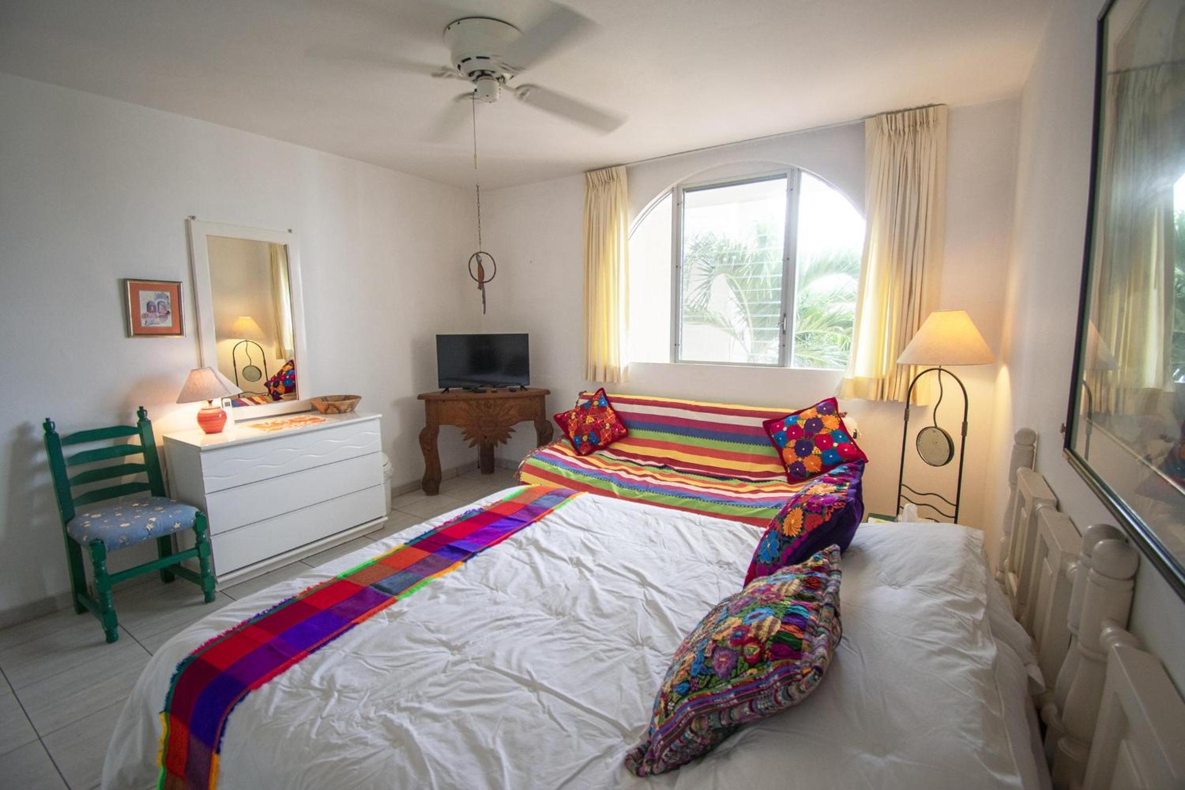 Colorful Retreat In Playa Escondida view 4