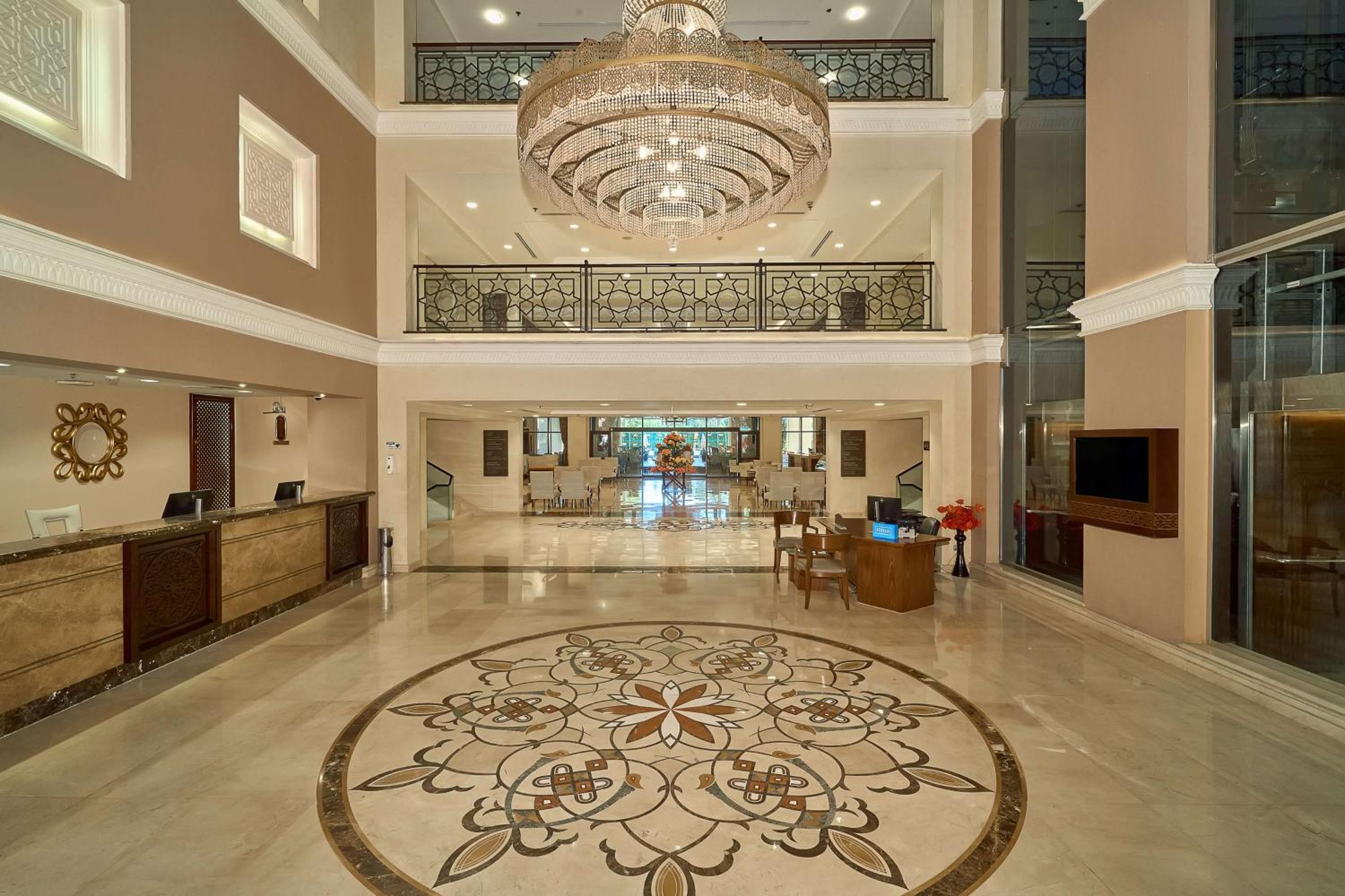 Hilton Alexandria King's Ranch Hotel - Image 2