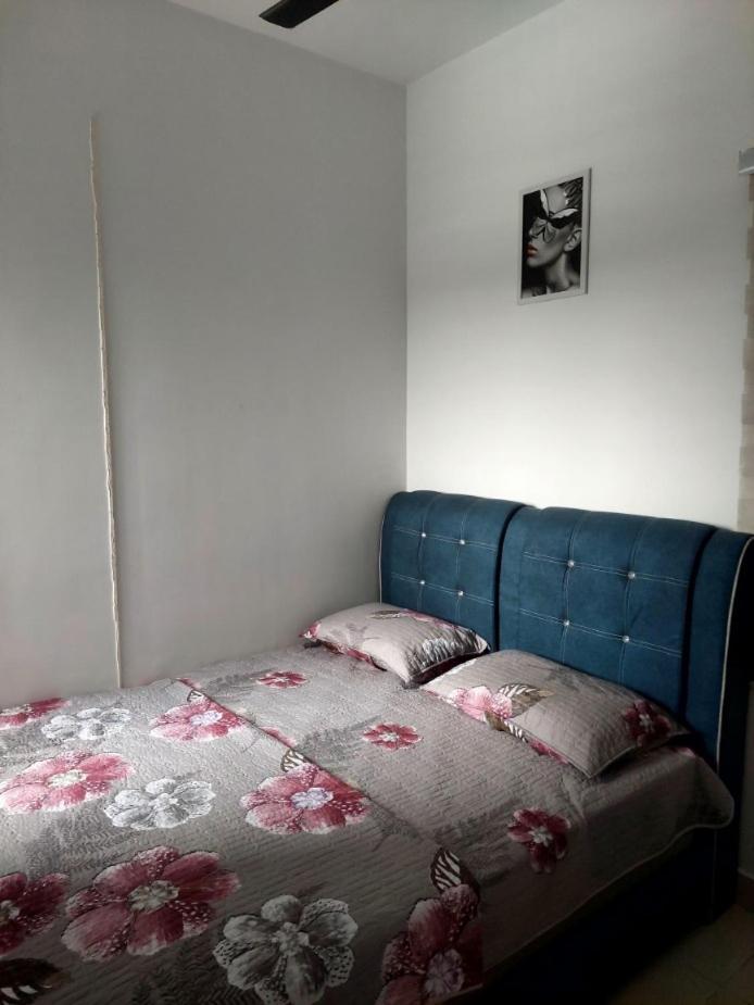 Pleasant Homestay 3 Bedroom stay near KLIA airport with pool and gym