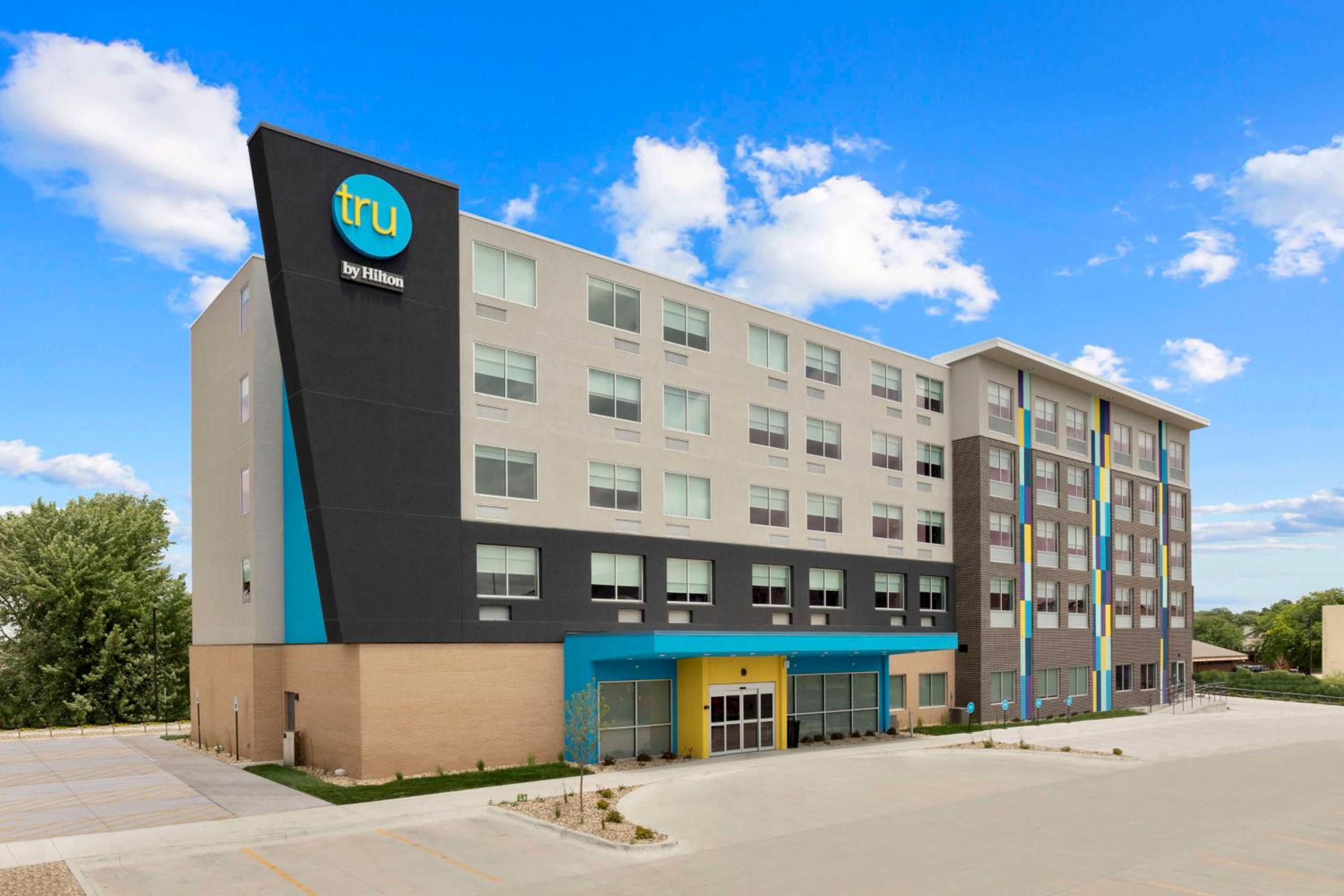 Hotel Tru By Hilton Lincoln East - Image 1