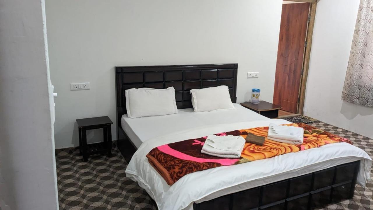 River Edge Guest house Hunder Nubra view 2