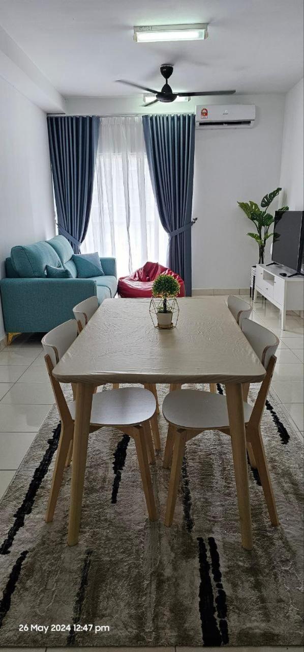 Alanis Residence Near KLIA Balcony with Washer Dryer Netflix photo 2