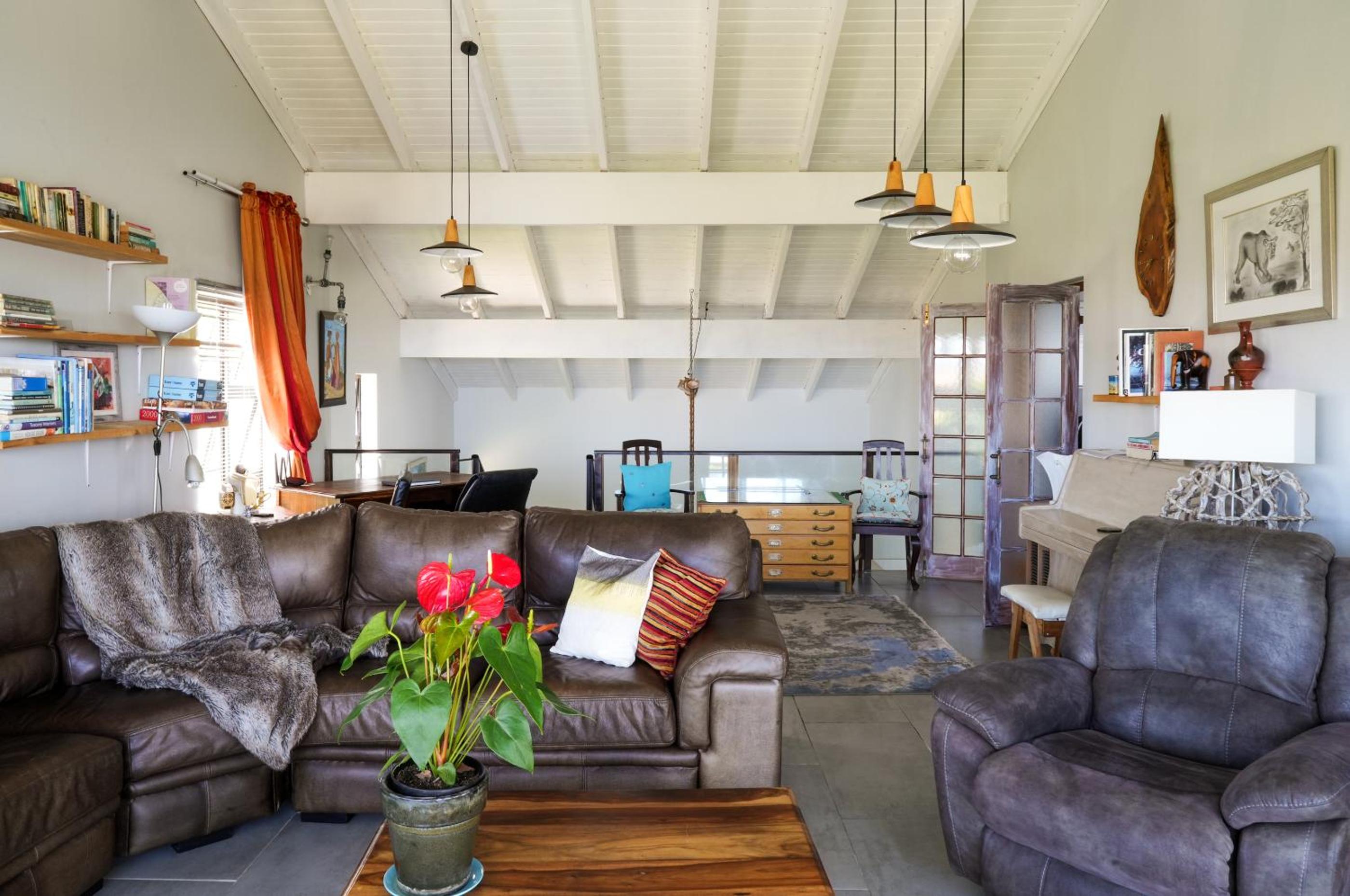 5-Bedroom Charming Coastal Home in Plettenberg Bay