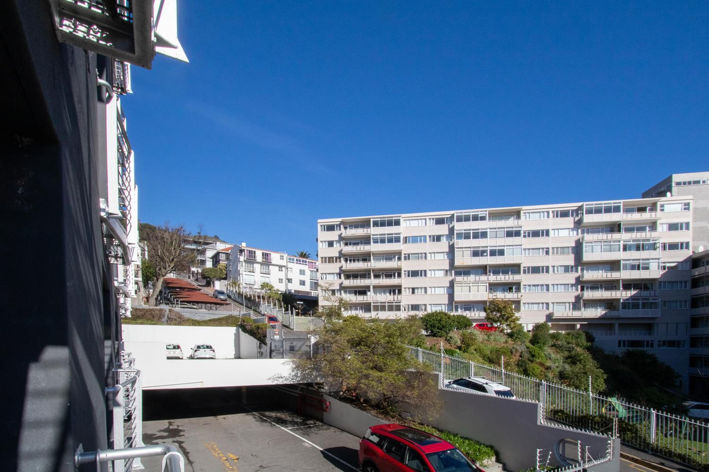 Romantic suite at Harbour Terrace, Green Point view 4