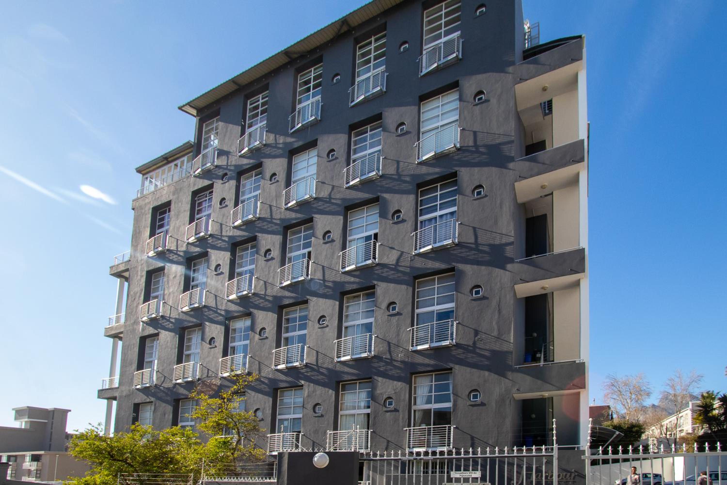 Romantic suite at Harbour Terrace, Green Point view 5