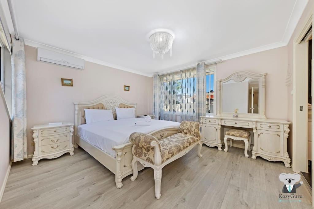 KozyGuru Thornleigh 4 Beds Dream Holiday House