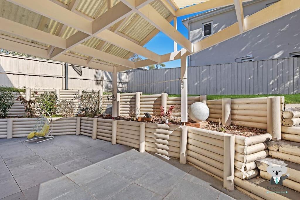KozyGuru Thornleigh 4 Beds Dream Holiday House