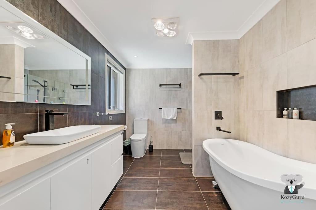 KozyGuru Thornleigh 4 Beds Dream Holiday House