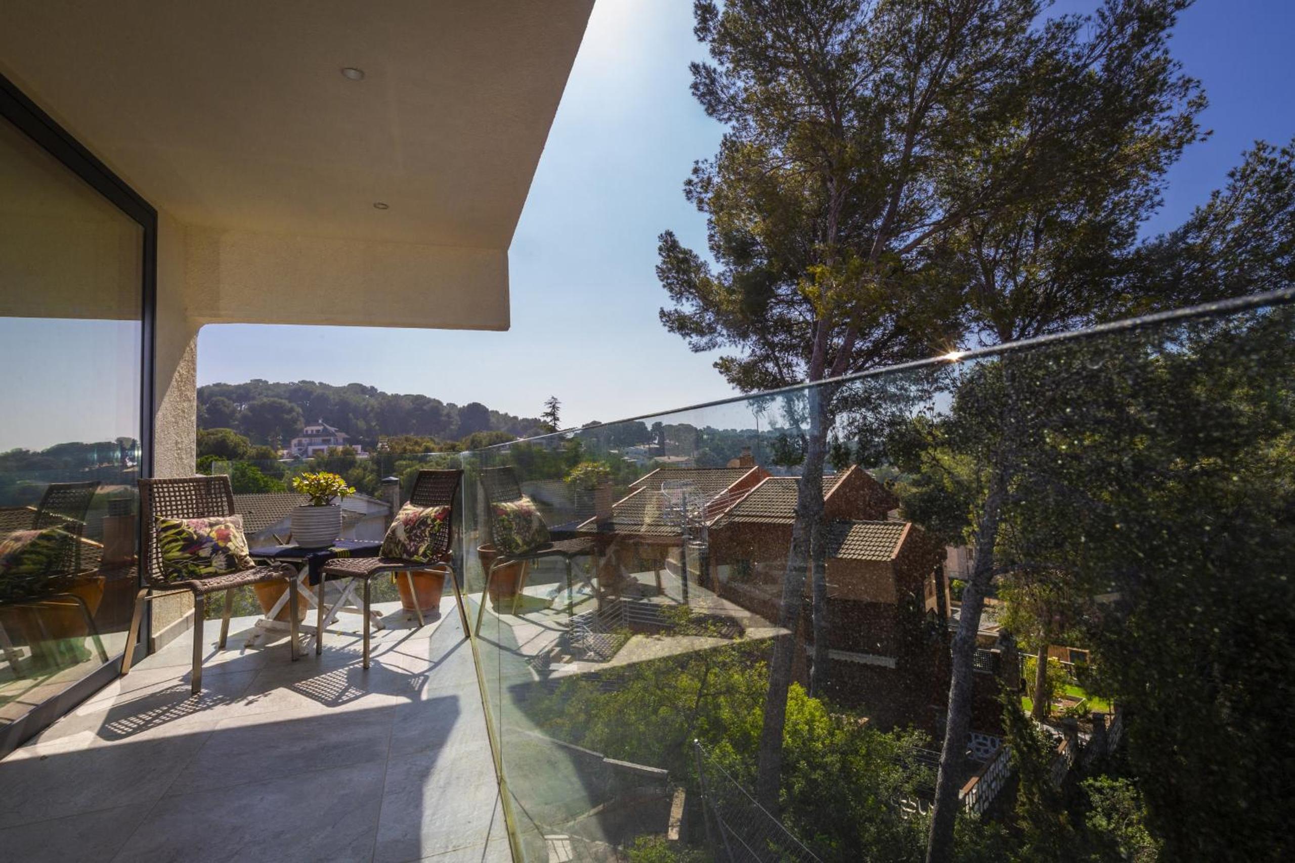Mora Villa ONLY FAMILIES
