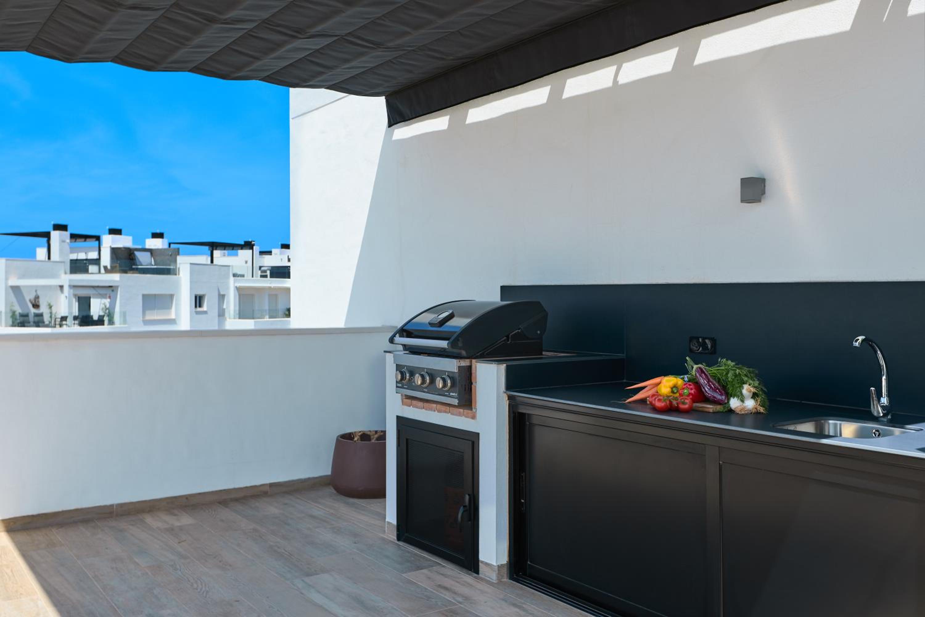 Stylish Penthouse with Jacuzzi - by Welcomely