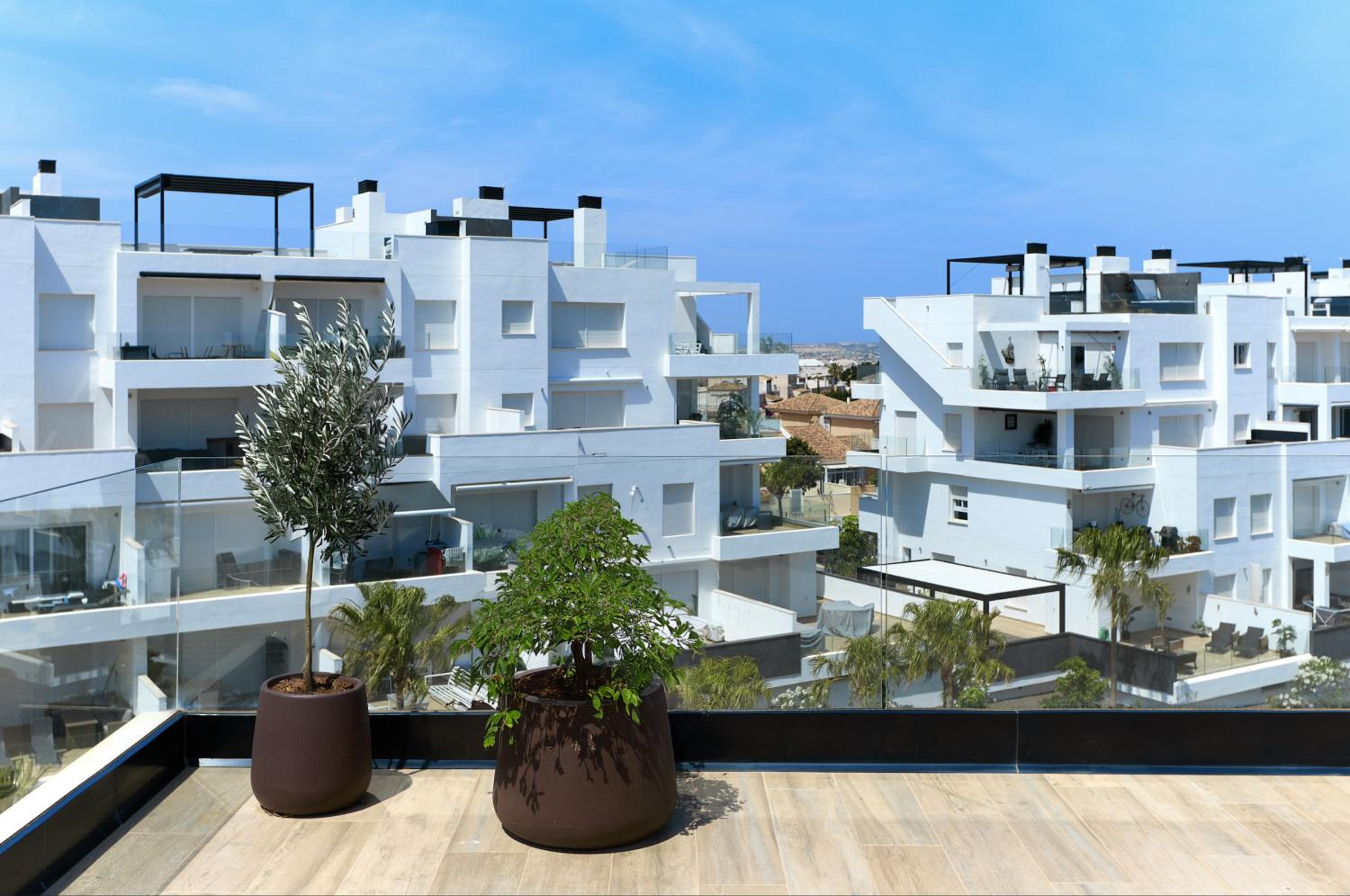 Stylish Penthouse with Jacuzzi - by Welcomely