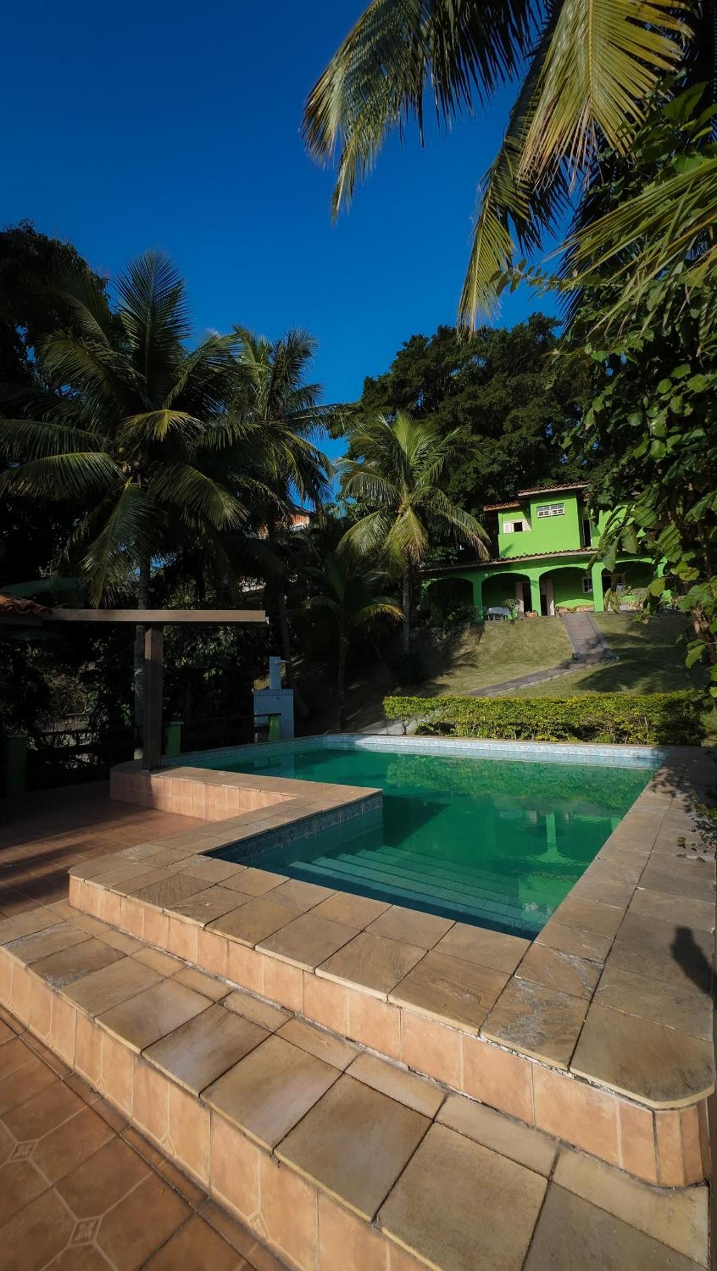 Casa com Piscina, Jardim e Vista Incrível para o mar