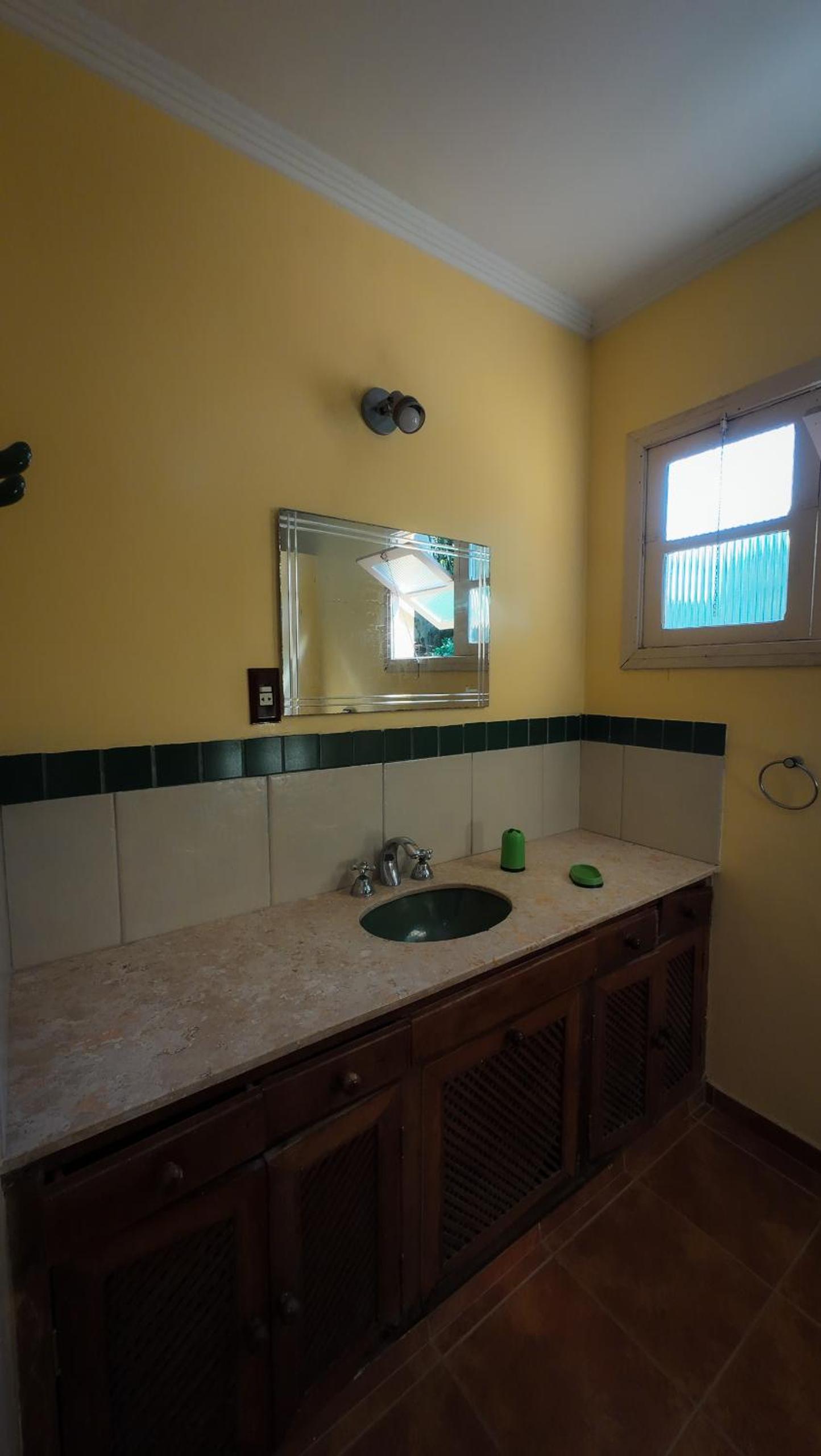 Casa com Piscina, Jardim e Vista Incrível para o mar