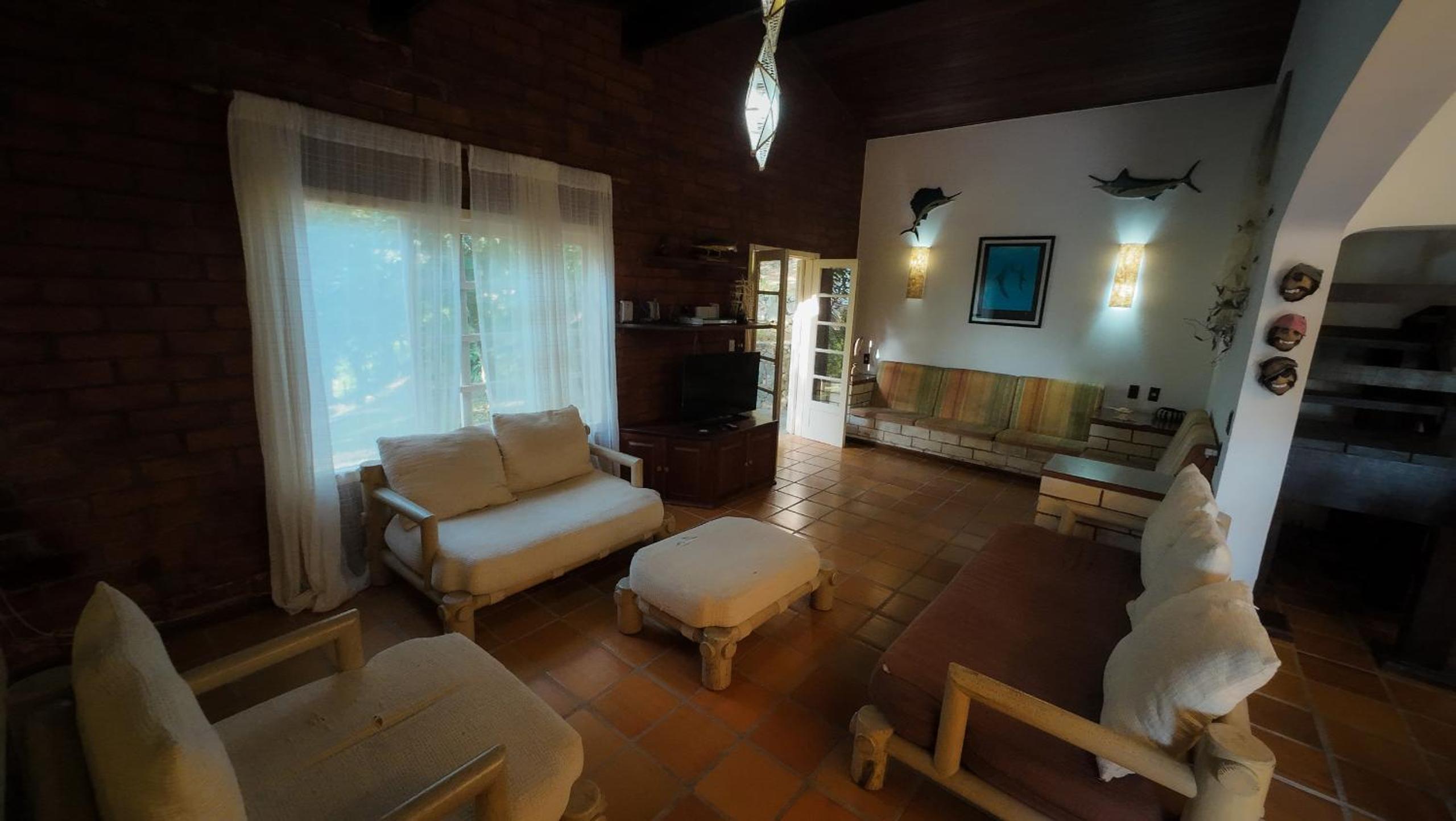 Casa com Piscina, Jardim e Vista Incrível para o mar