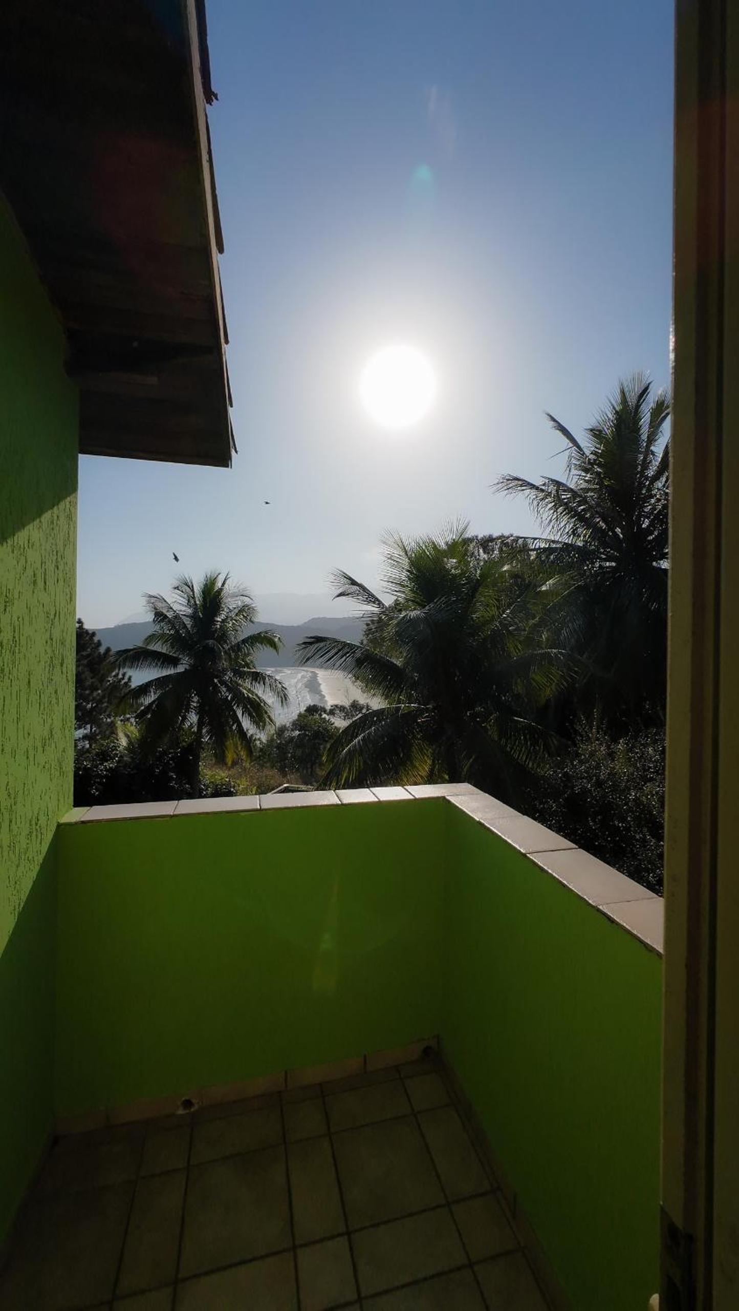 Casa com Piscina, Jardim e Vista Incrível para o mar