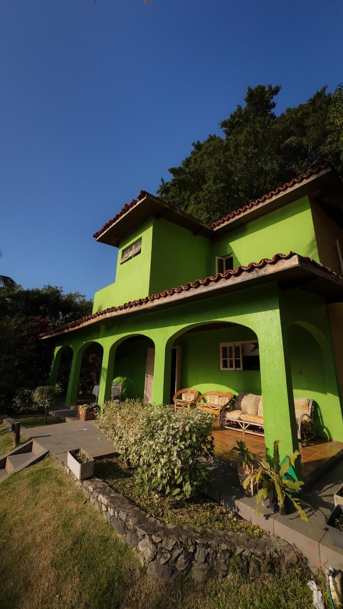 Casa com Piscina, Jardim e Vista Incrível para o mar