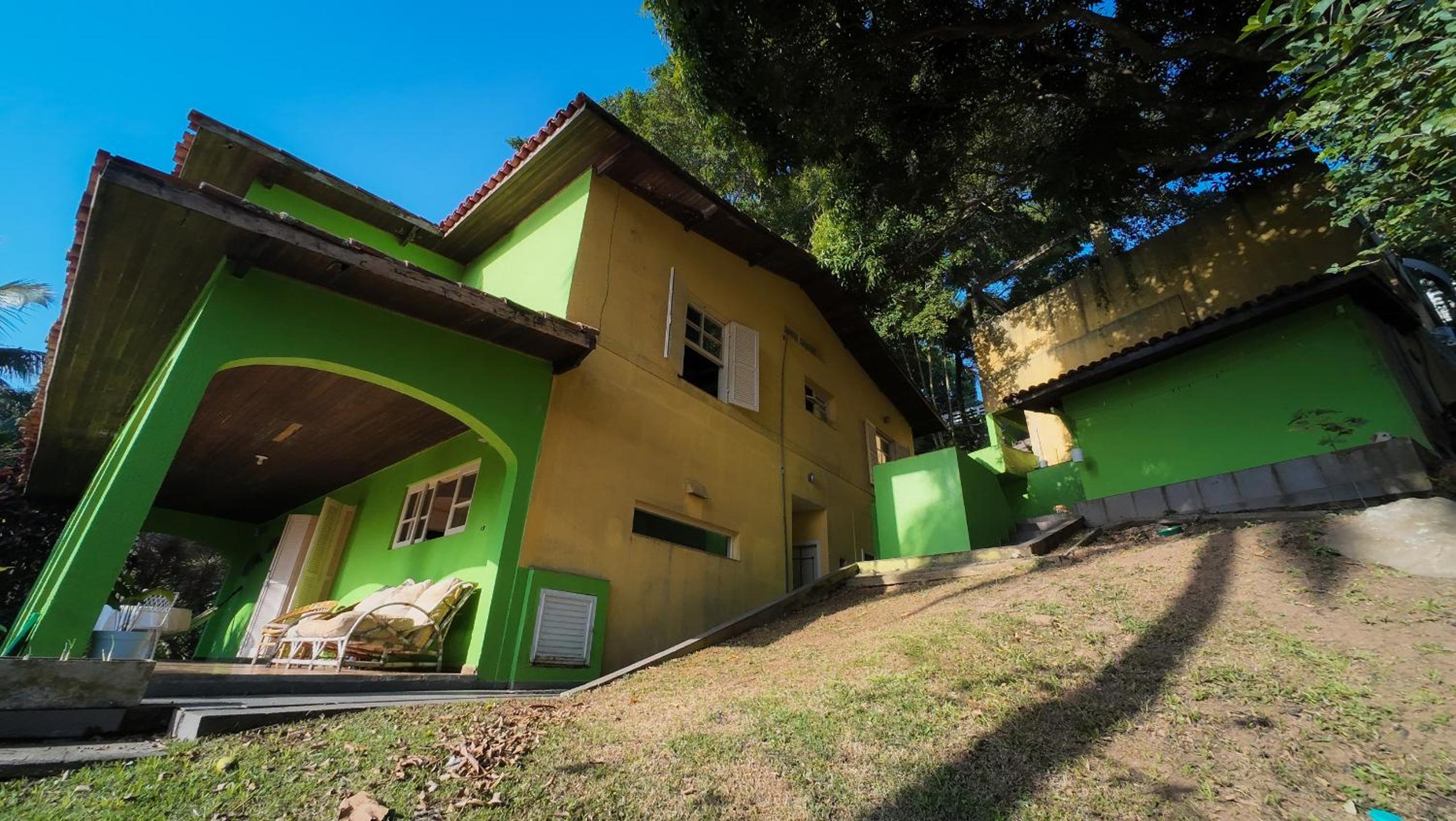 Casa com Piscina, Jardim e Vista Incrível para o mar